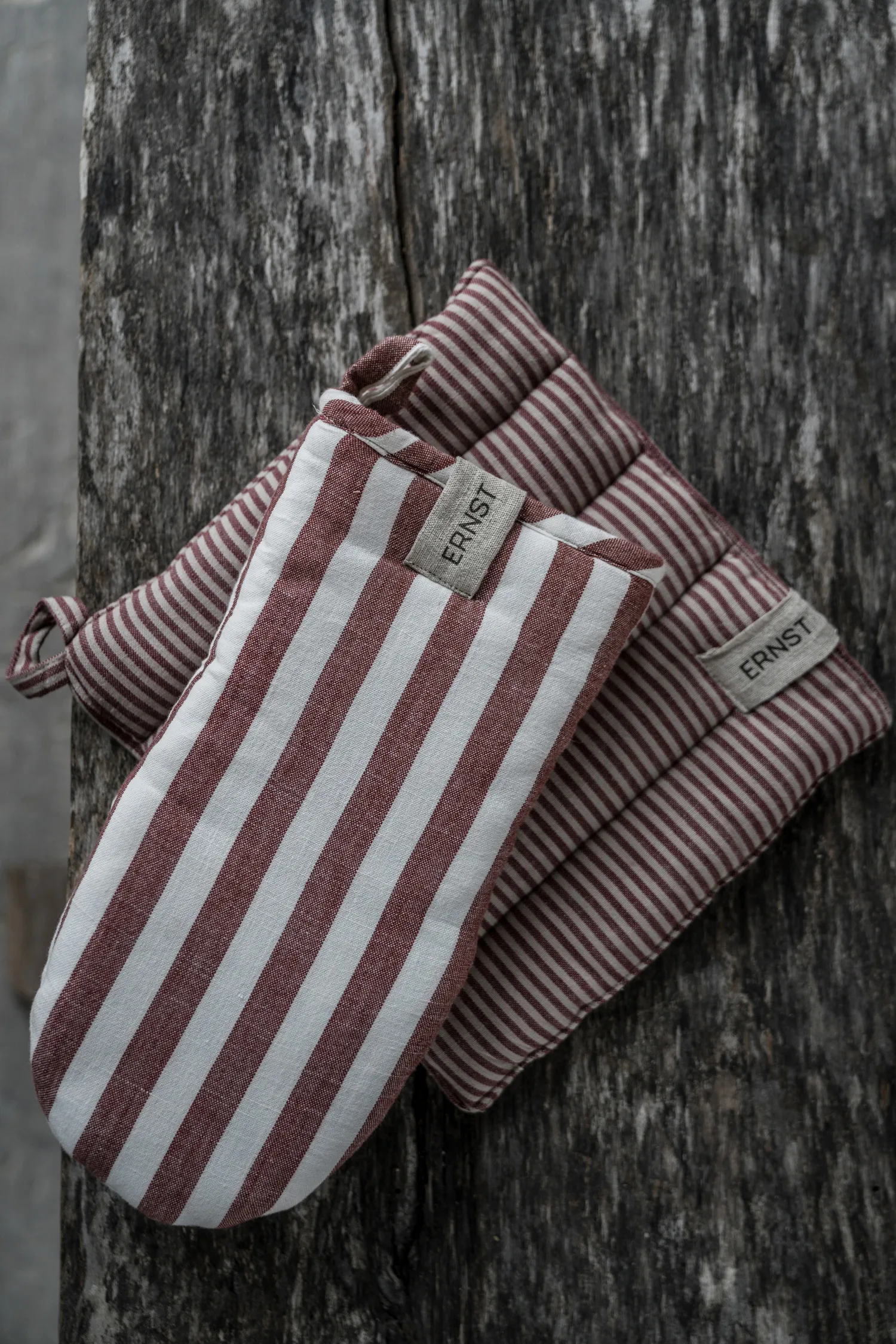 Guanto da forno Ernst a righe larghe, Rosso-bianco ERNST