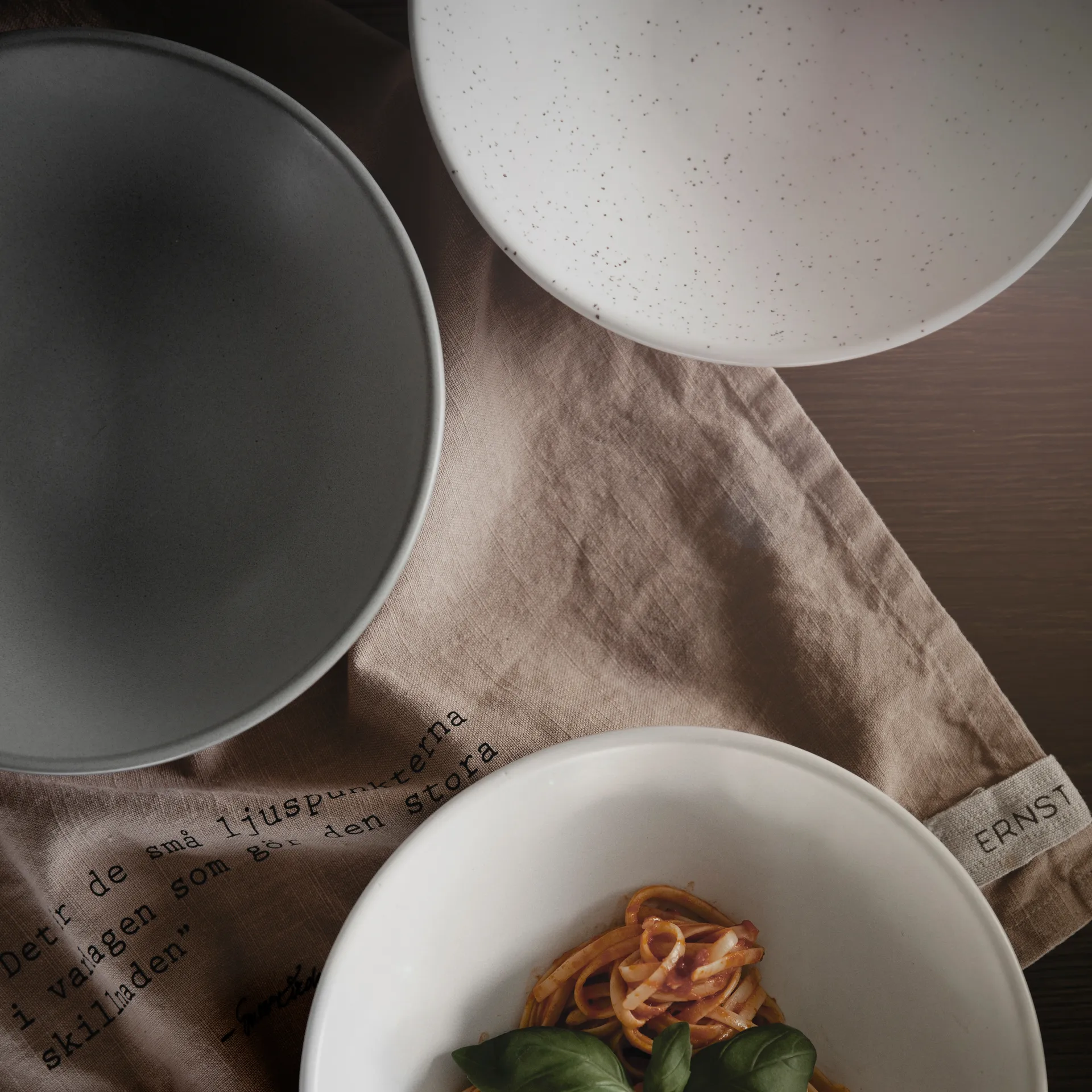 Piatto fondo Ernst 22 cm, grigio ERNST