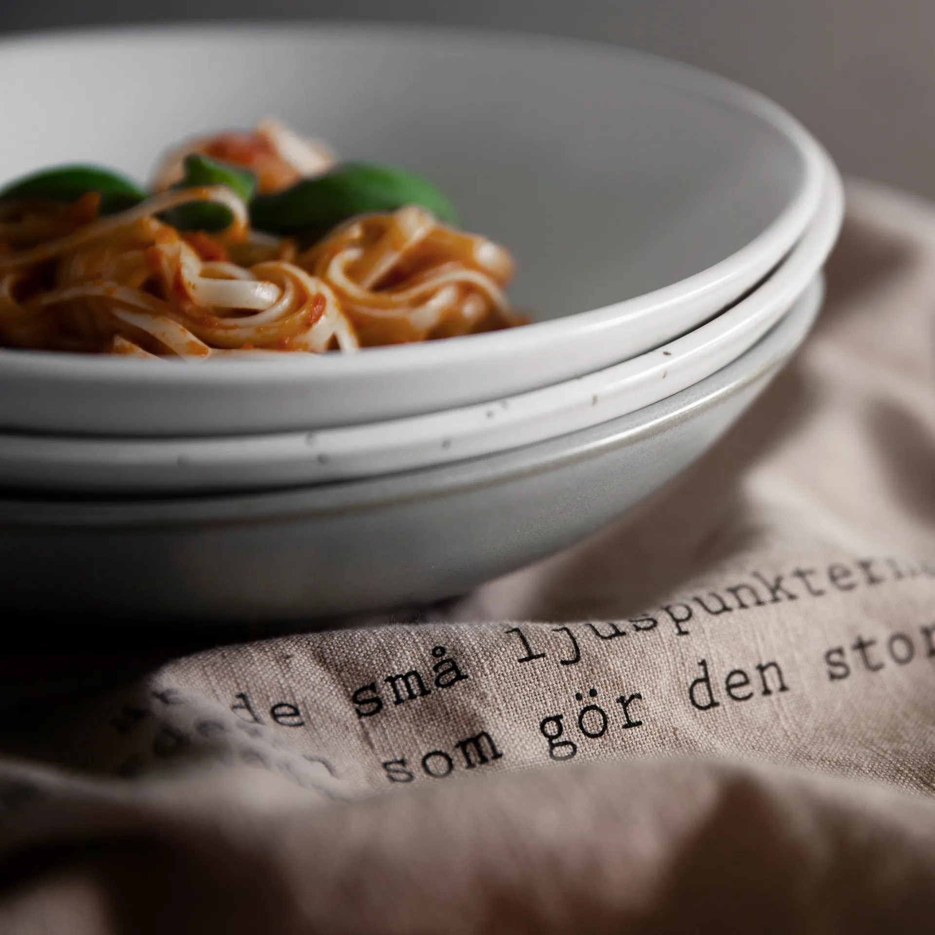 Piatto fondo Ernst 22 cm, grigio ERNST