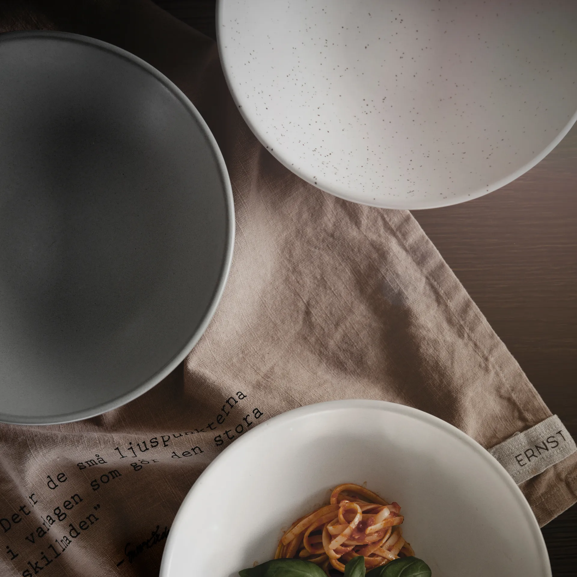 Piatto fondo Ernst 22 cm, pois-bianco ERNST