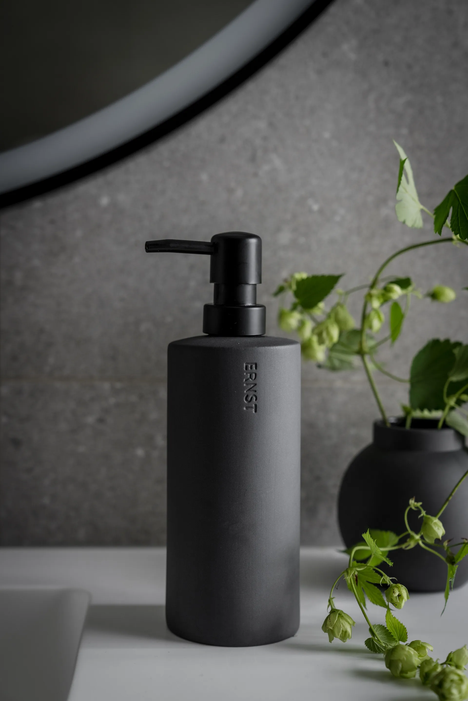 Pump per sapone Ernst 50 cl, Grigio scuro ERNST