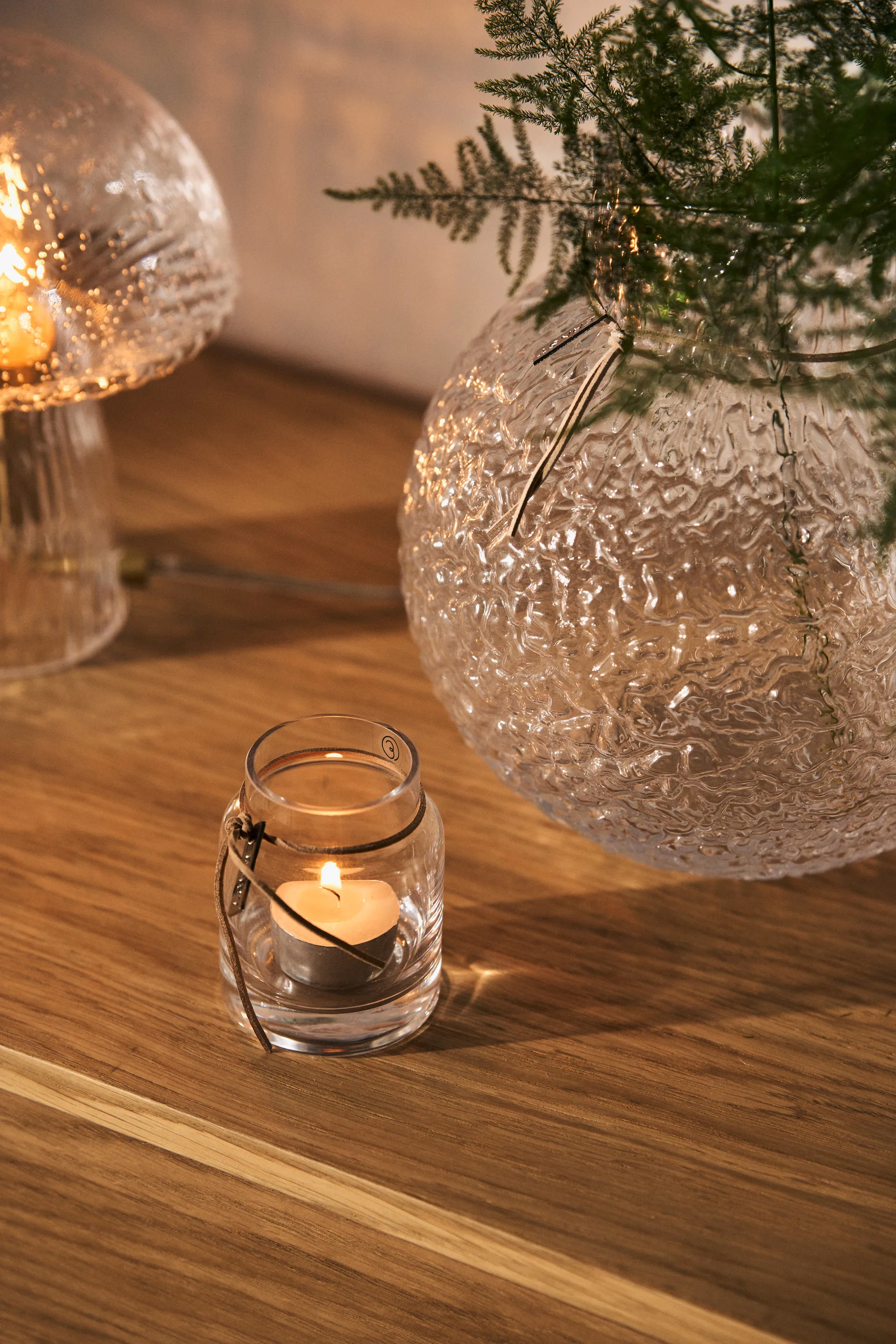 Vaso Ernst testurizzato in vetro trasparente, Ø 21 cm
​ ERNST