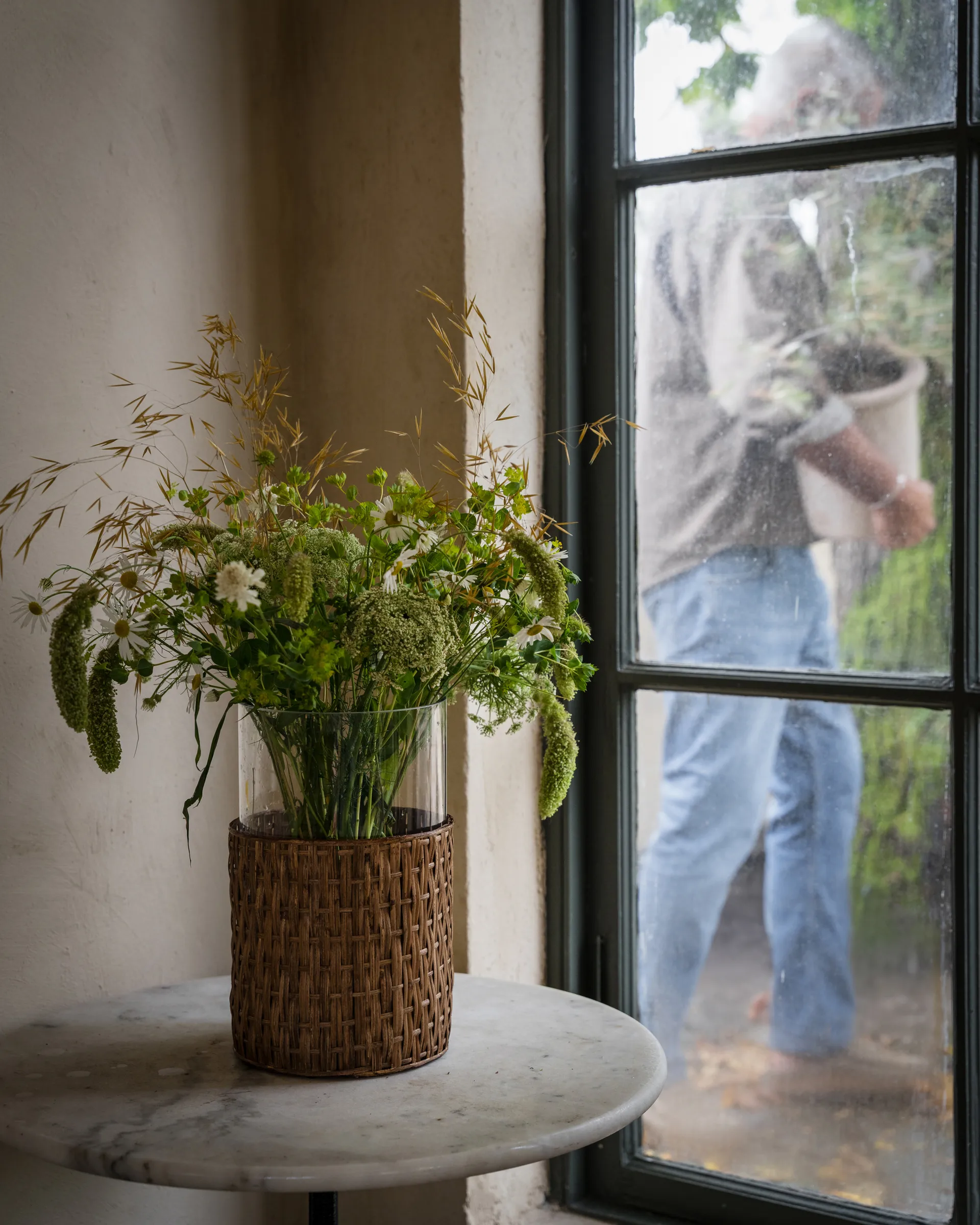 Vaso/portacandela Ernst in cestino, Marrone scuro, Ø18x30 cm ERNST