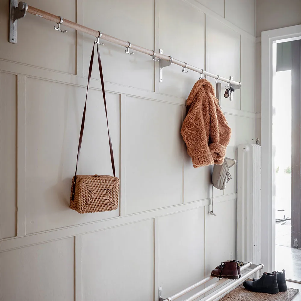 Appendiabiti a ganci aggiuntivo Nostalgi, rovere, struttura nera Essem Design