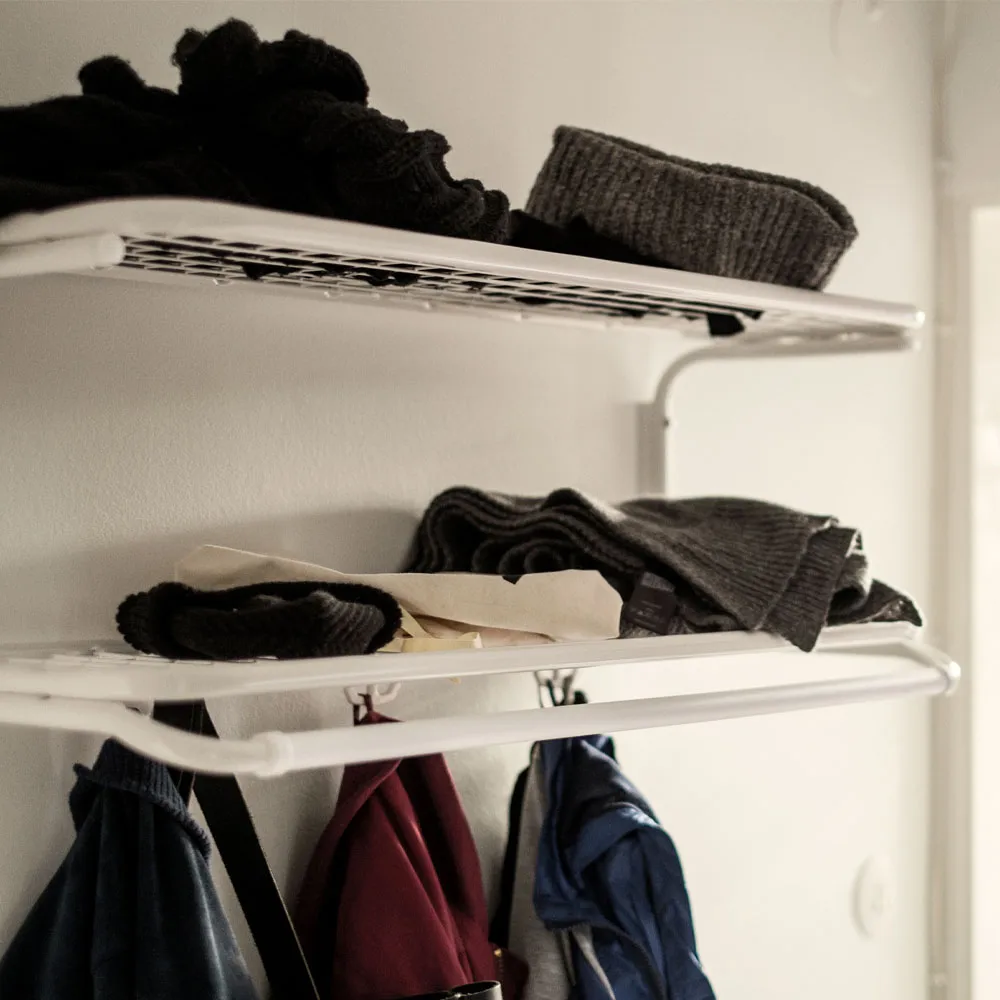 Cappelliera Classic 650, nero/cromato, 2 ripiani, 50 cm Essem Design