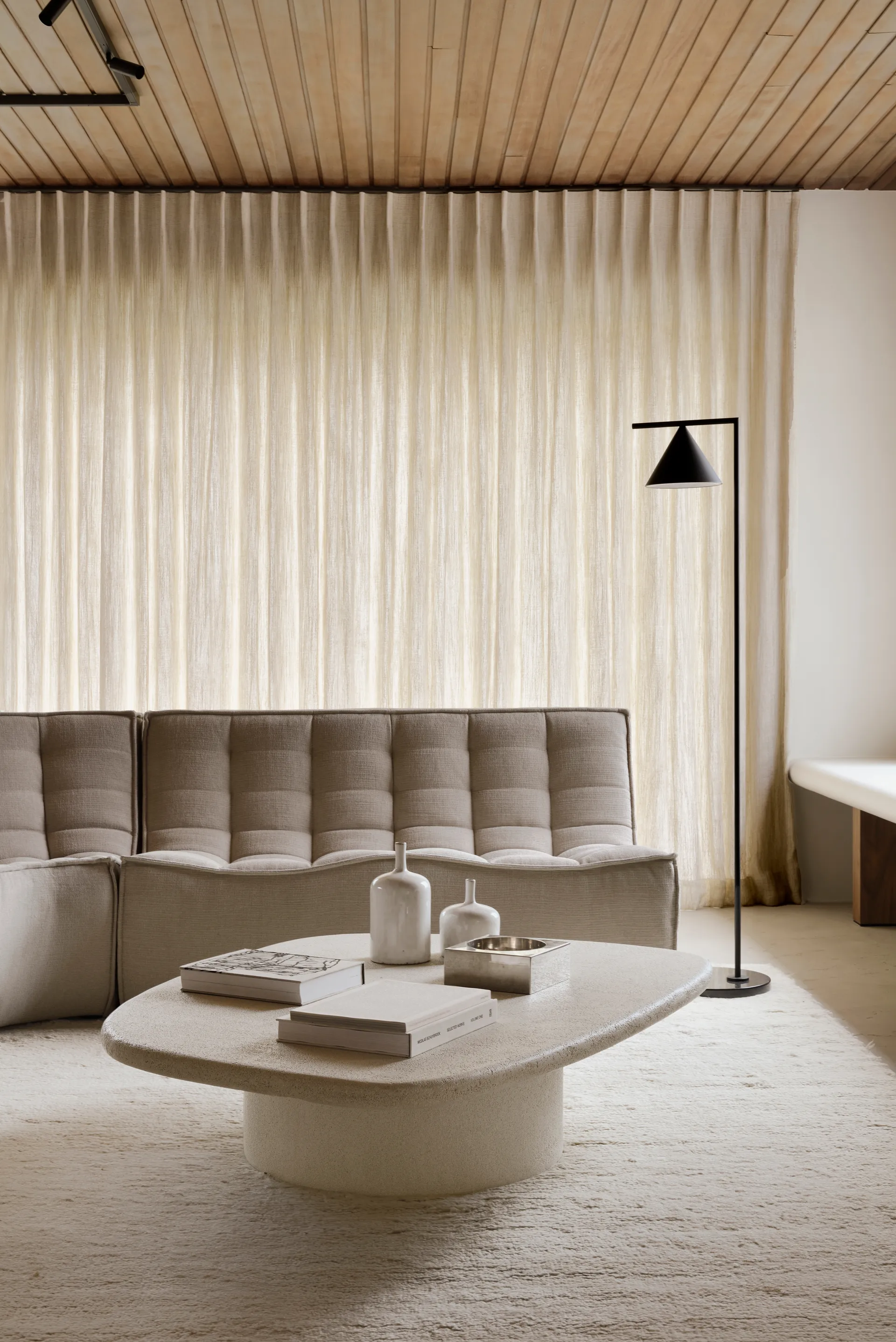 Divano modulare angolare N701 con angolo arrotondato, tessuto Ecru Beige, 301x171 cm Ethnicraft