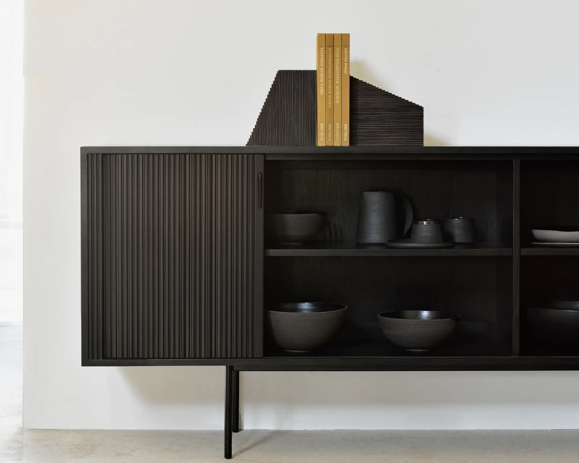 Fermalibri Grooves 2 pezzi, Mogano marrone scuro Ethnicraft