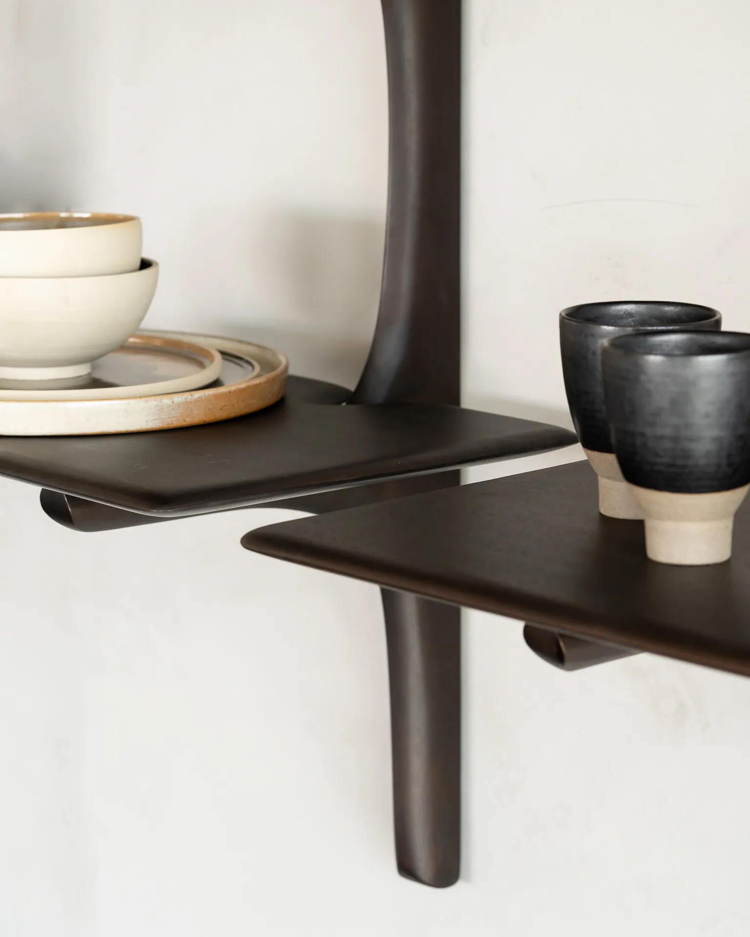 Mensola da parete PI , Mogano laccato-2 ripiani Ethnicraft