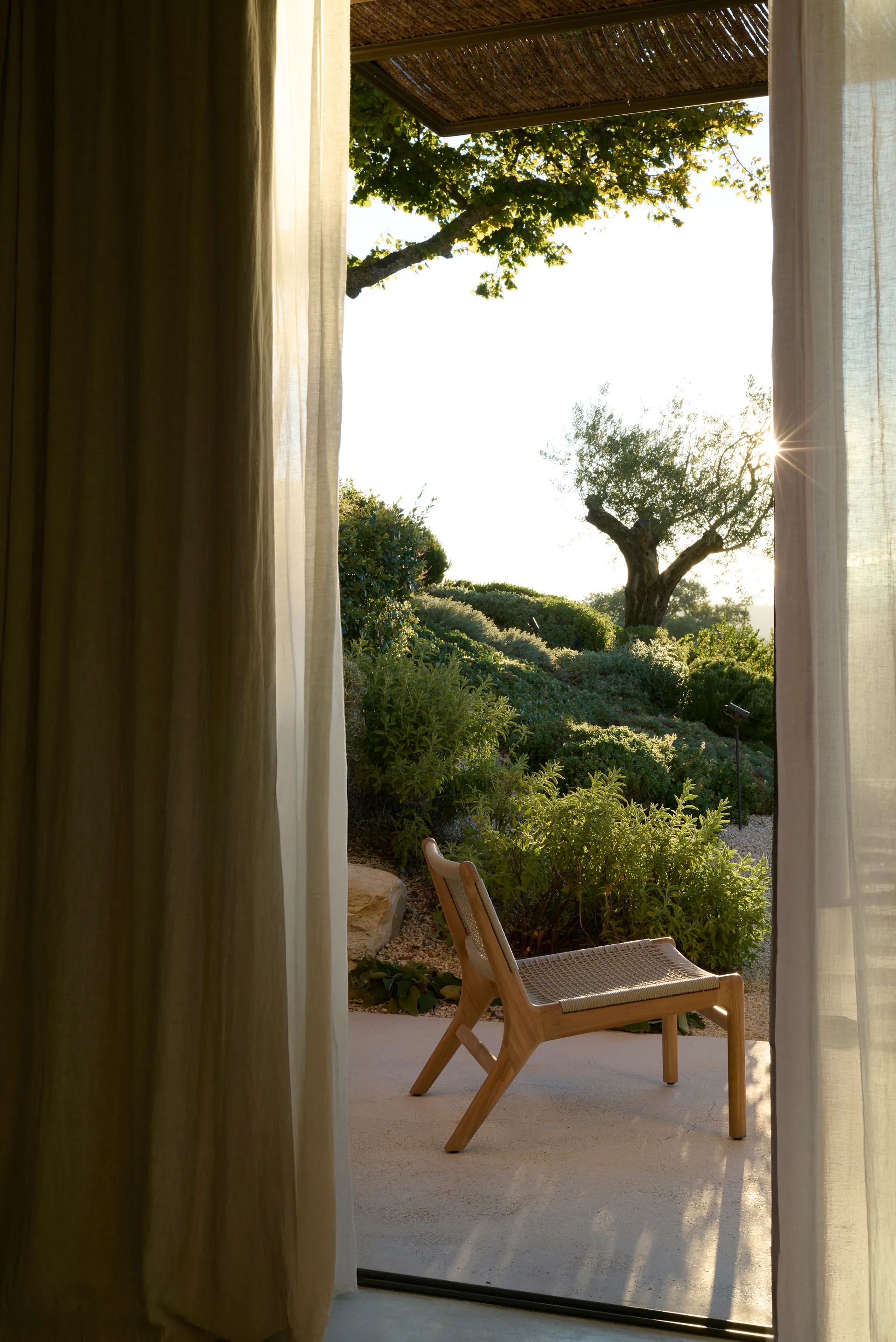 Poltrona lounge da esterno Jack in teak, Beige Ethnicraft