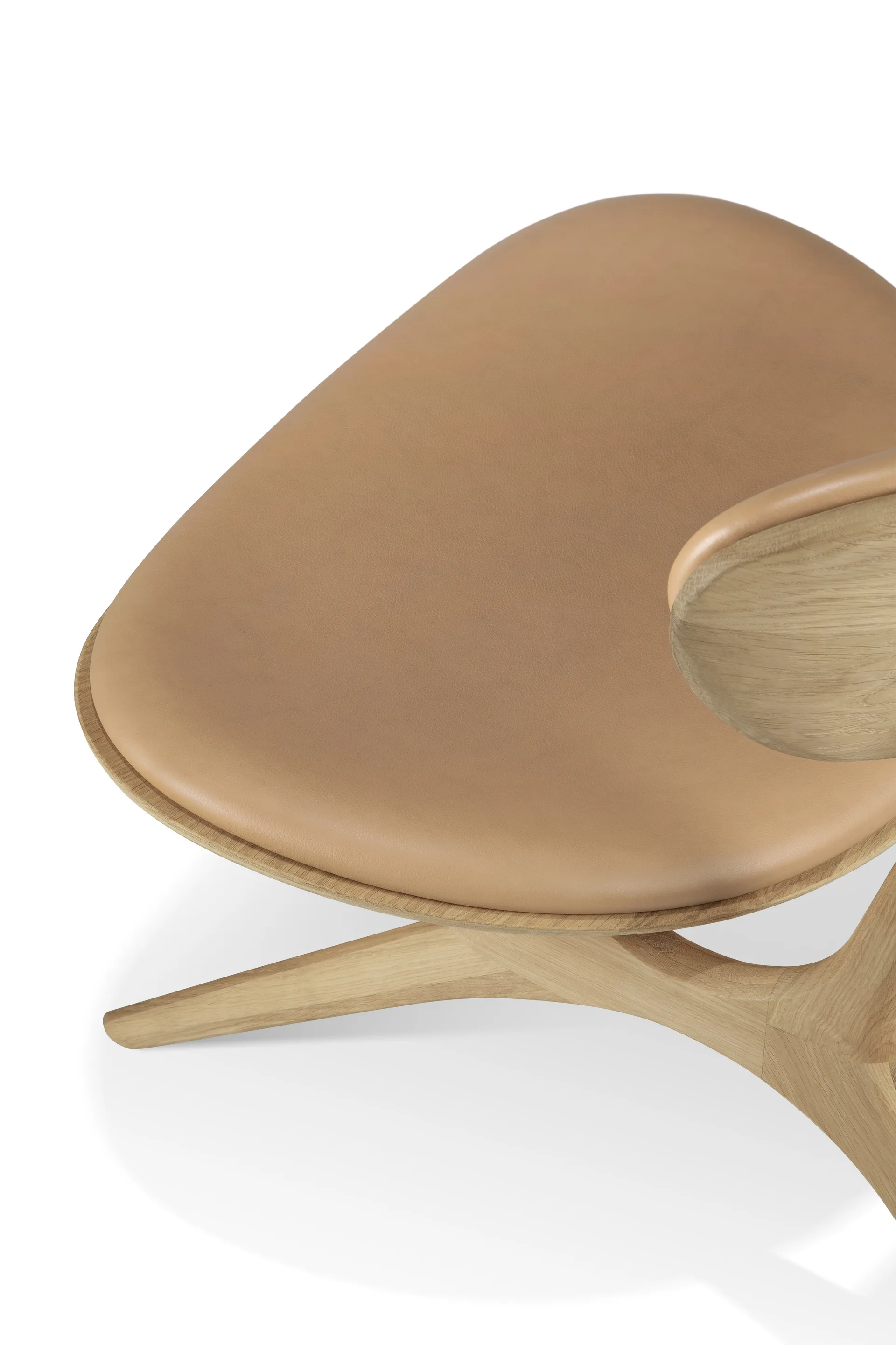 Poltrona lounge Eye, Rovere laccato-pelle Sienna Ethnicraft