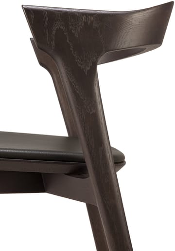 Sedia Bok con seduta in pelle - Rovere tinto marrone-pelle scura - Ethnicraft