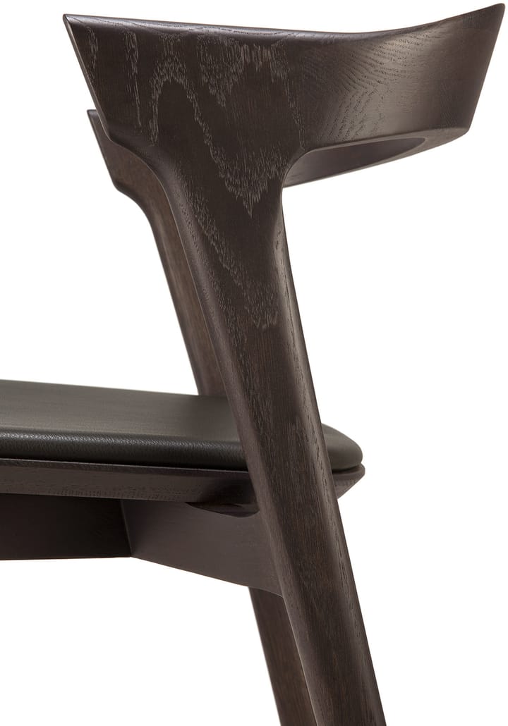 Sedia Bok con seduta in pelle, Rovere tinto marrone-pelle scura Ethnicraft