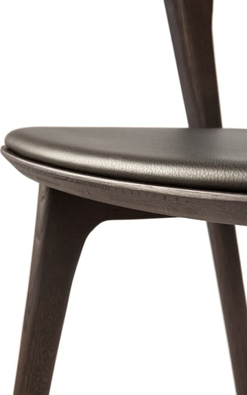 Sedia Bok con seduta in pelle - Rovere tinto marrone-pelle scura - Ethnicraft