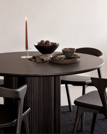 Sedia Bok con seduta in pelle - Rovere tinto marrone-pelle scura - Ethnicraft