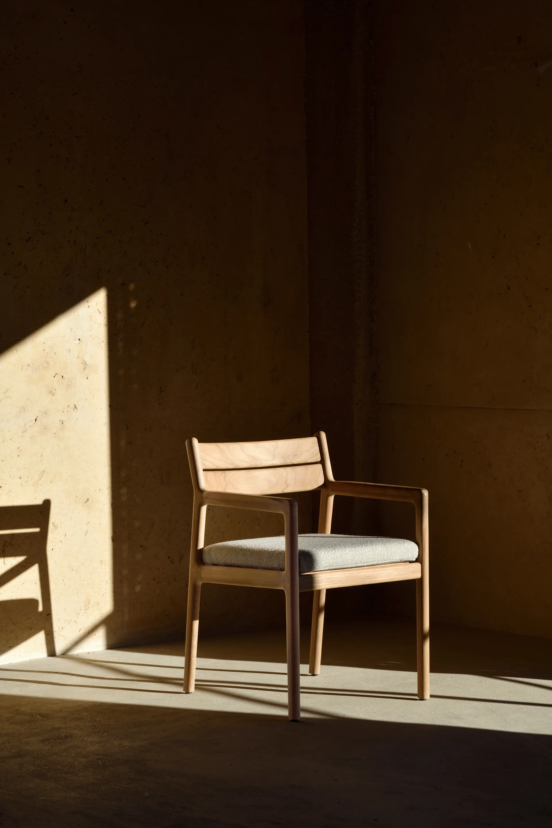 Sedia da pranzo Jack Outdoor con braccioli, Naturale Ethnicraft