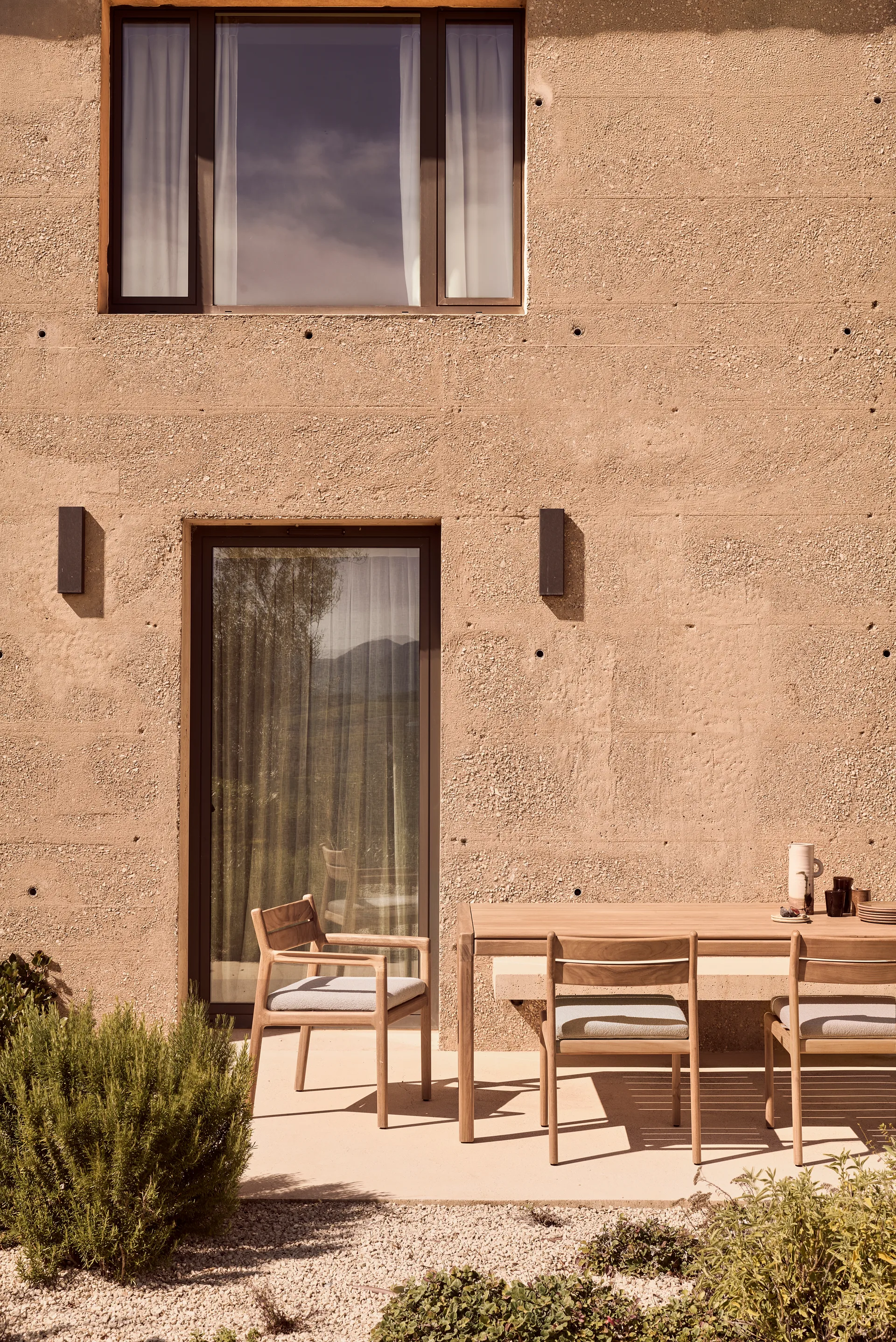 Sedia da pranzo Jack Outdoor con braccioli, Naturale Ethnicraft