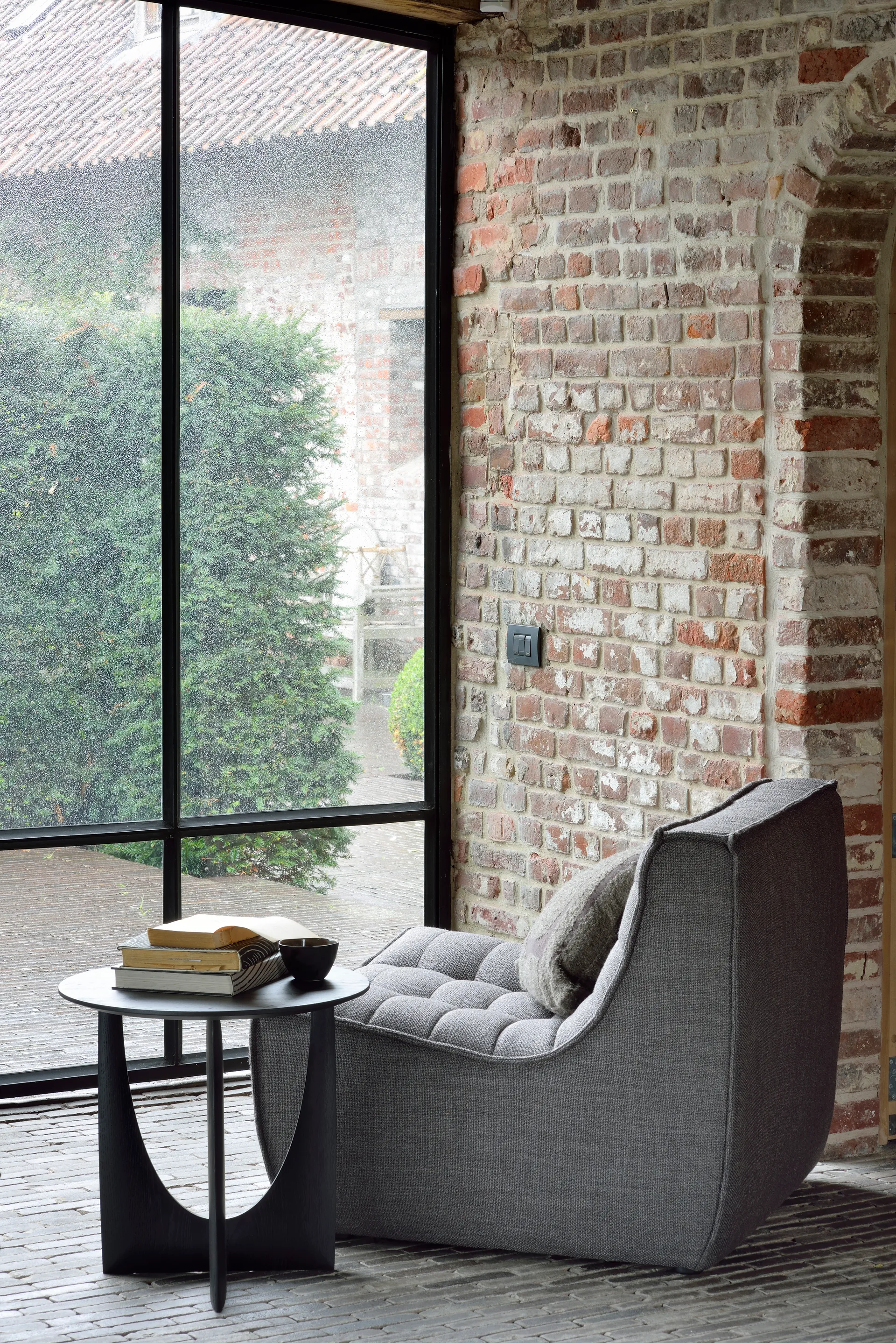 Tavolino Geometric, Rovere nero Ø51 Ethnicraft