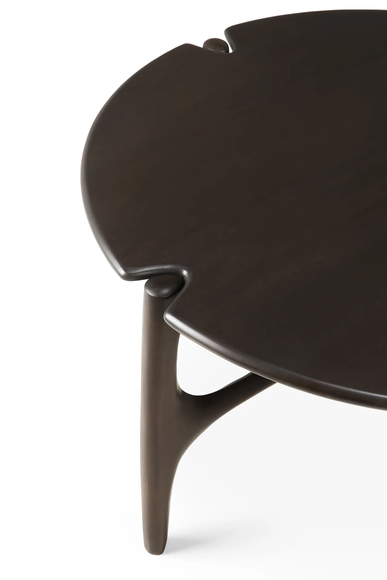 Tavolino PI Ø65 cm, Mogano verniciato Ethnicraft