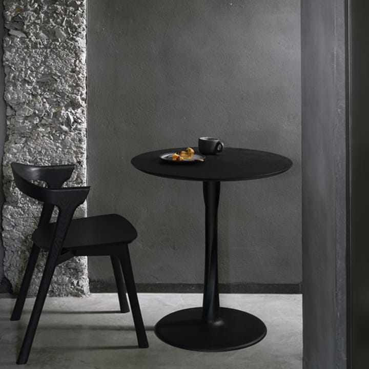 Tavolo rotondo Torsion in rovere nero spazzolato, Ø127 cm Ethnicraft