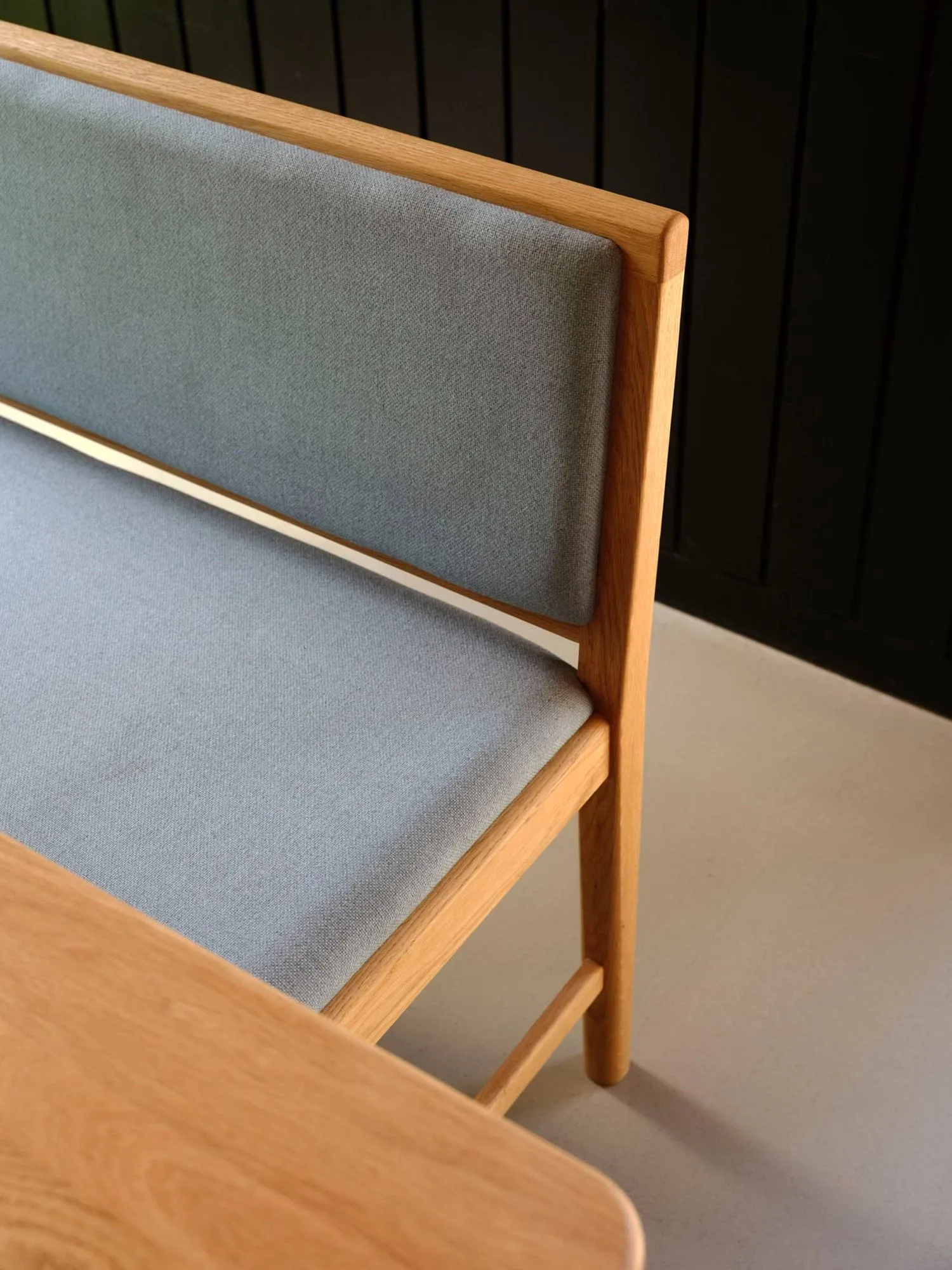 J176 Sønderborg panca, Rovere laccato-ploegwool blue FDB Møbler