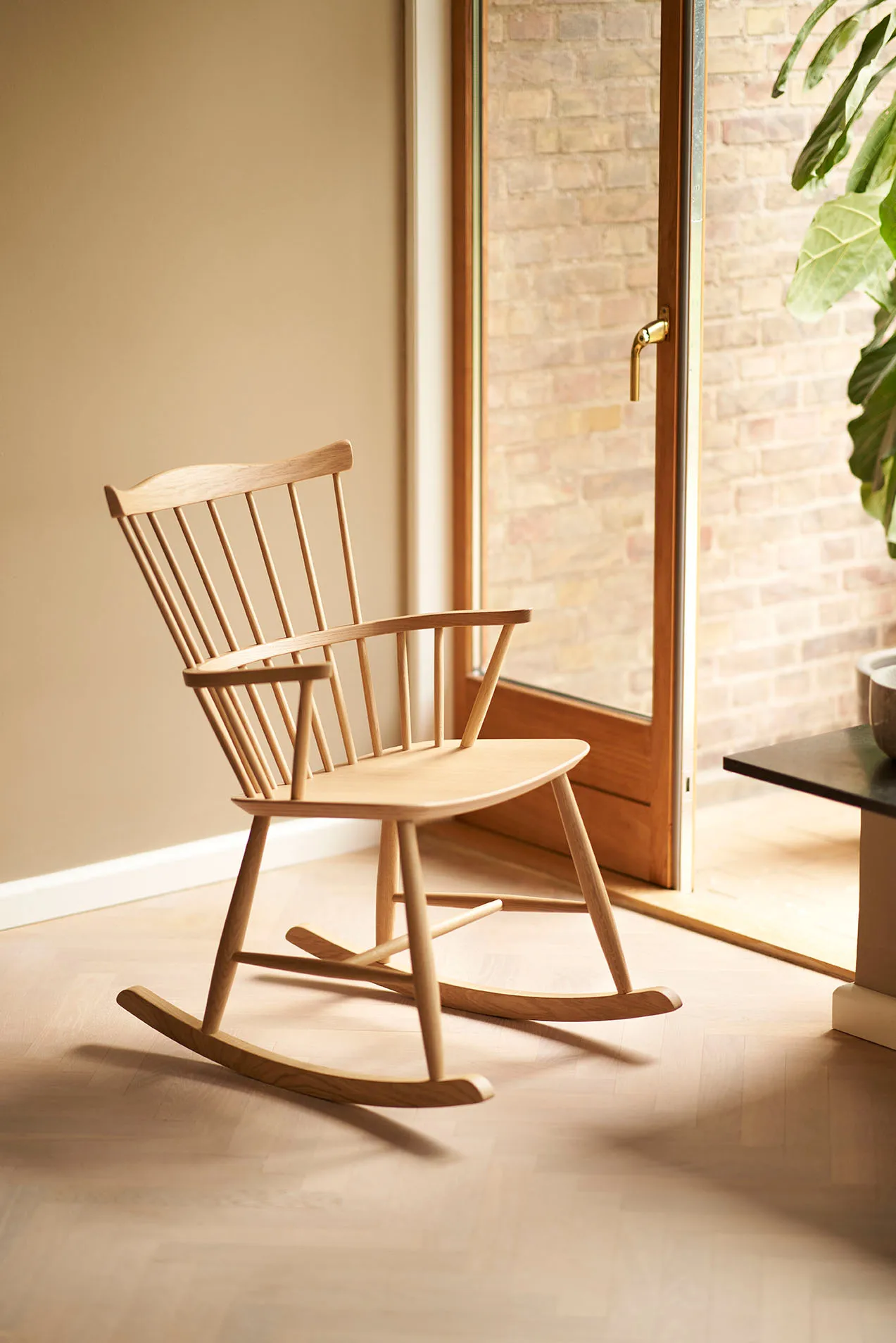 Sedia a dondolo J52G, Rovere oliato FDB Møbler