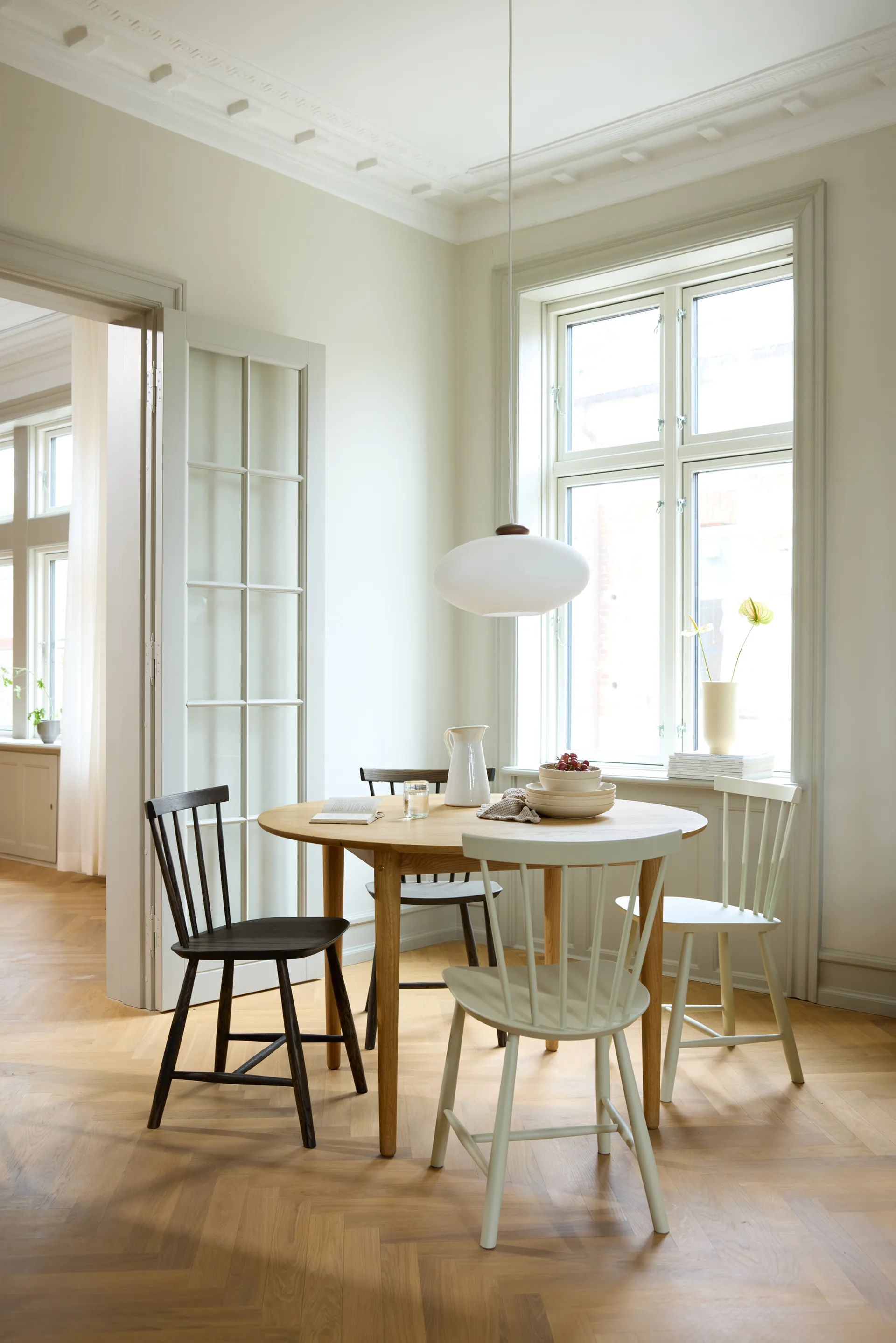 Sedia J46, Faggio grigio dipinto FDB Møbler