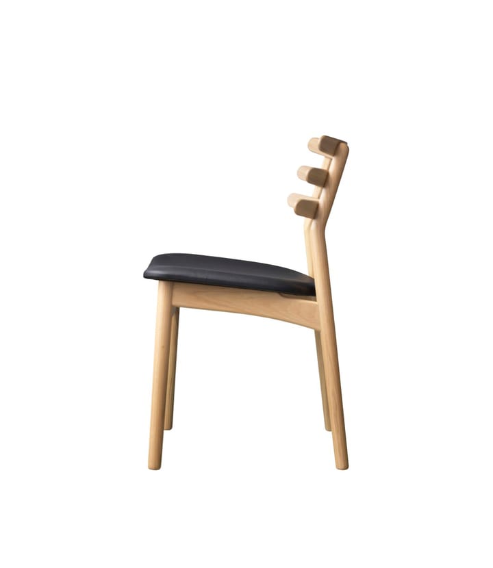 Sedia J48, Rovere naturale laccato - pelle nera FDB Møbler
