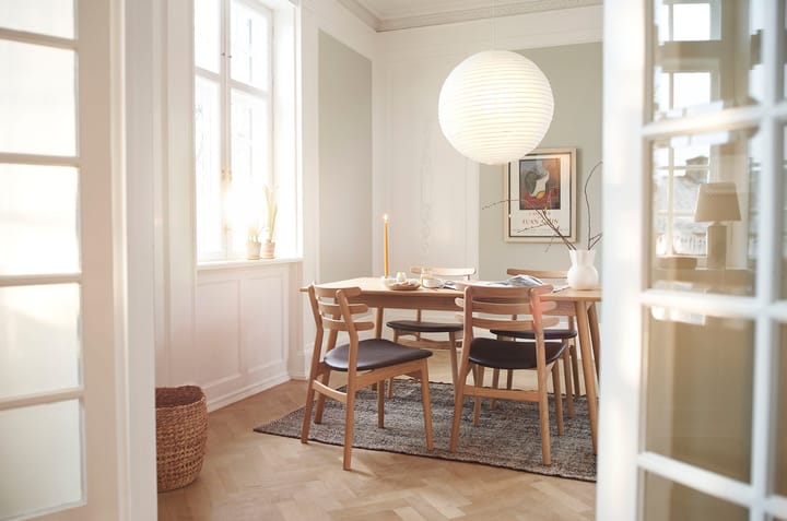 Sedia J48, Rovere naturale laccato - pelle nera FDB Møbler