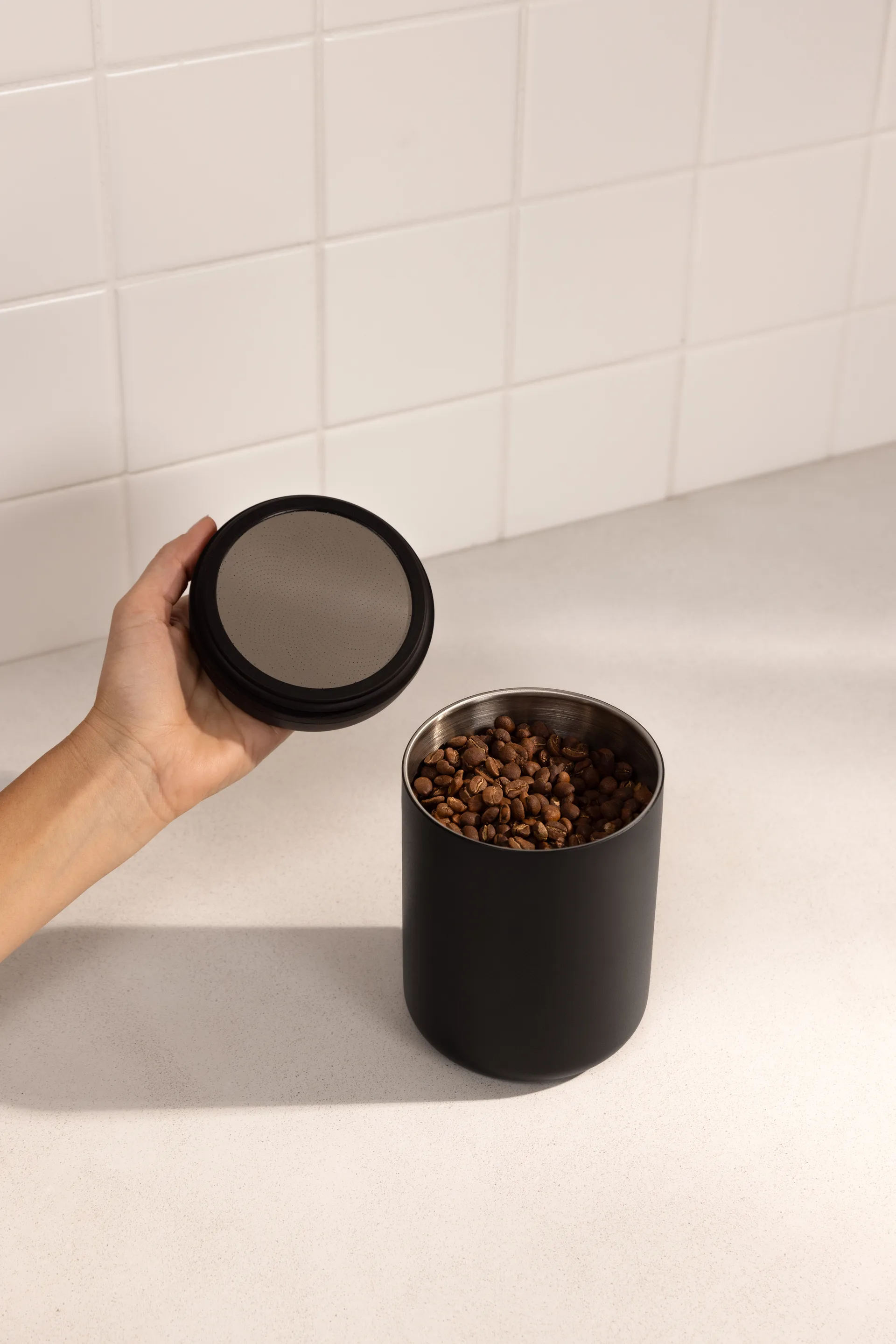 Contenitore sottovuoto elettrico Atmos 1,2 L, Nero opaco Fellow