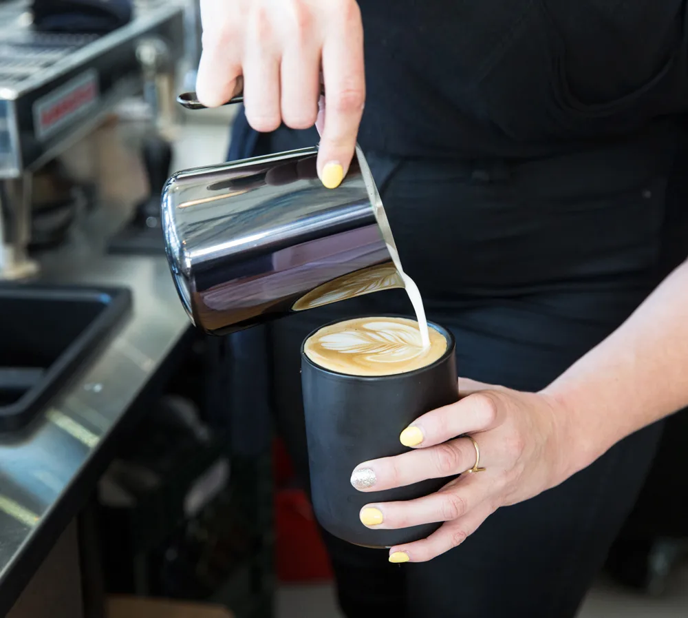 Tazza da caffelatte Monty Milk Arts 32,5 cl, Nero Fellow