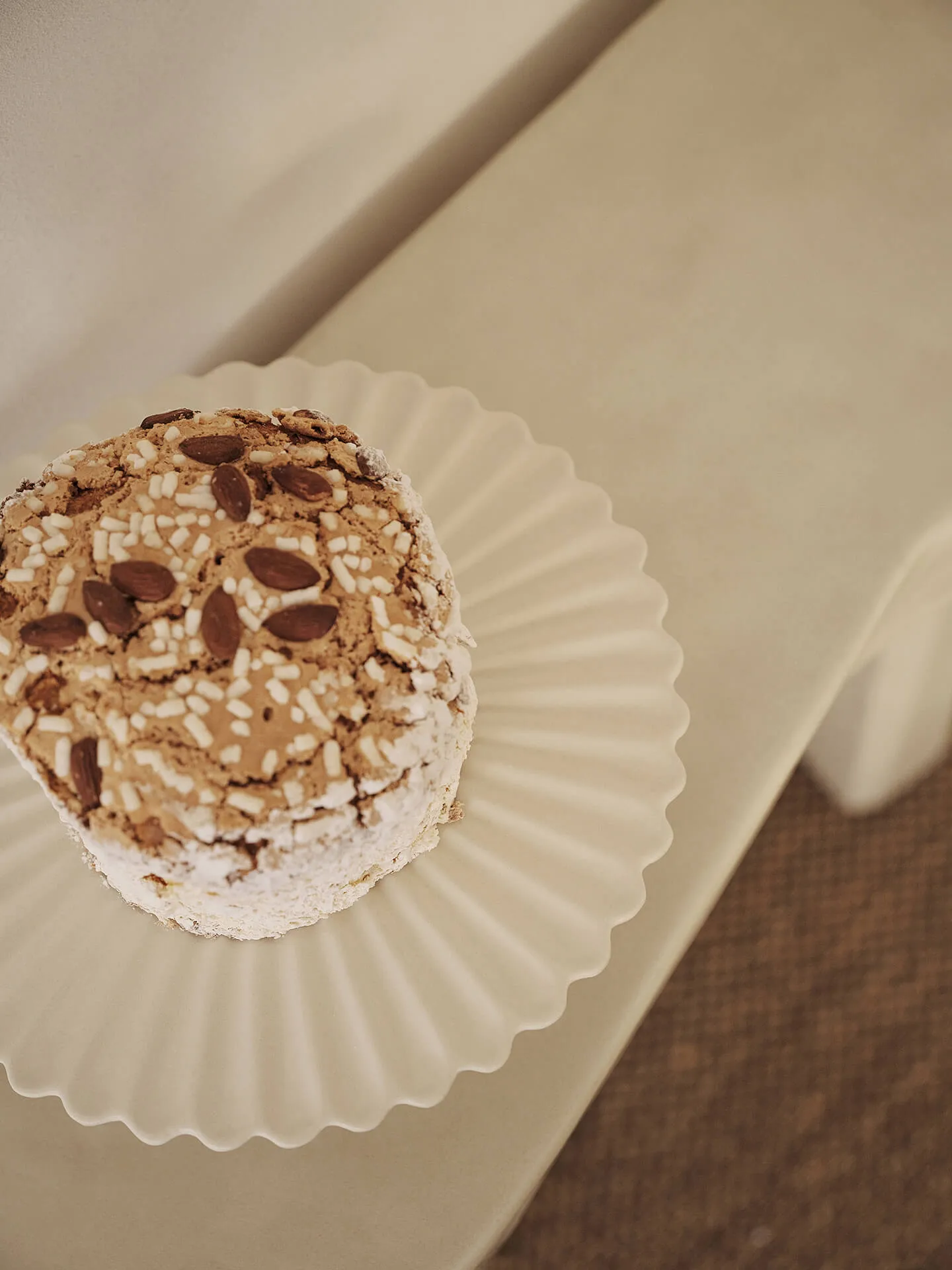 Alzatina torta Fountain Ø31 cm, Off white Ferm Living