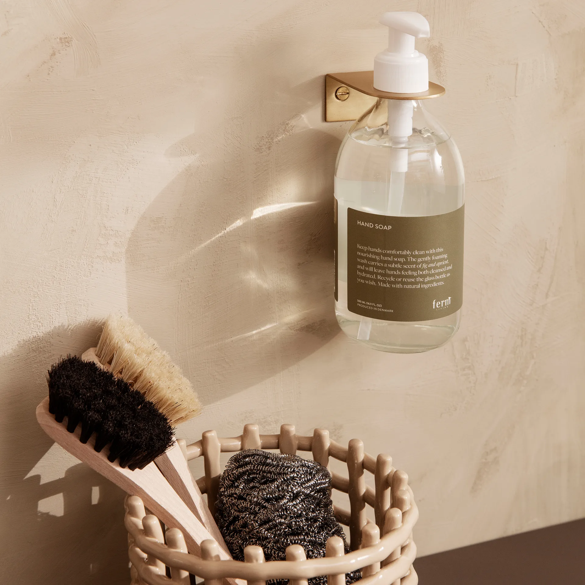 Appendiabiti da parete Basho, ottone Ferm Living