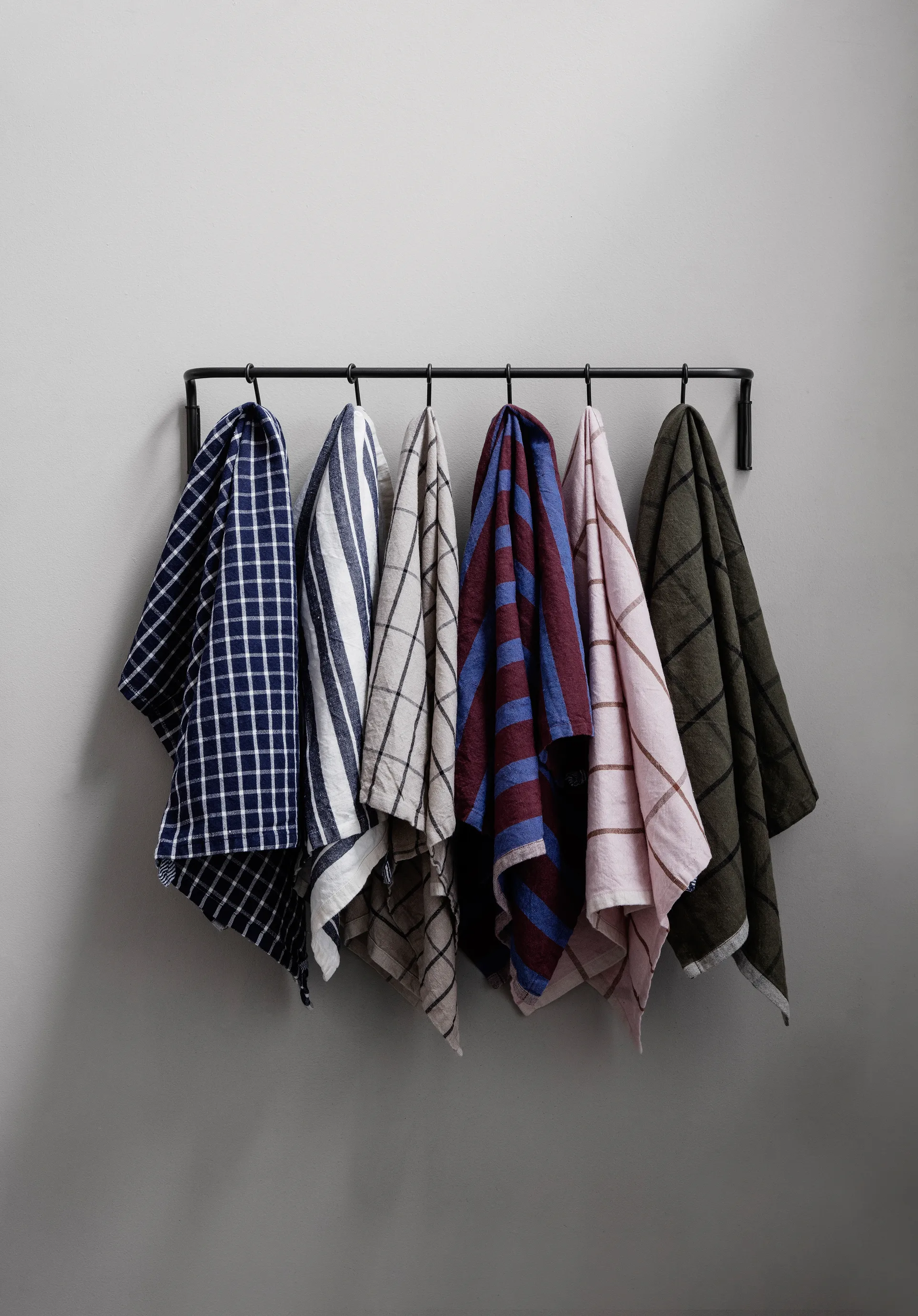 Asta da cucina con 6 ganci, Nero-ottone Ferm Living