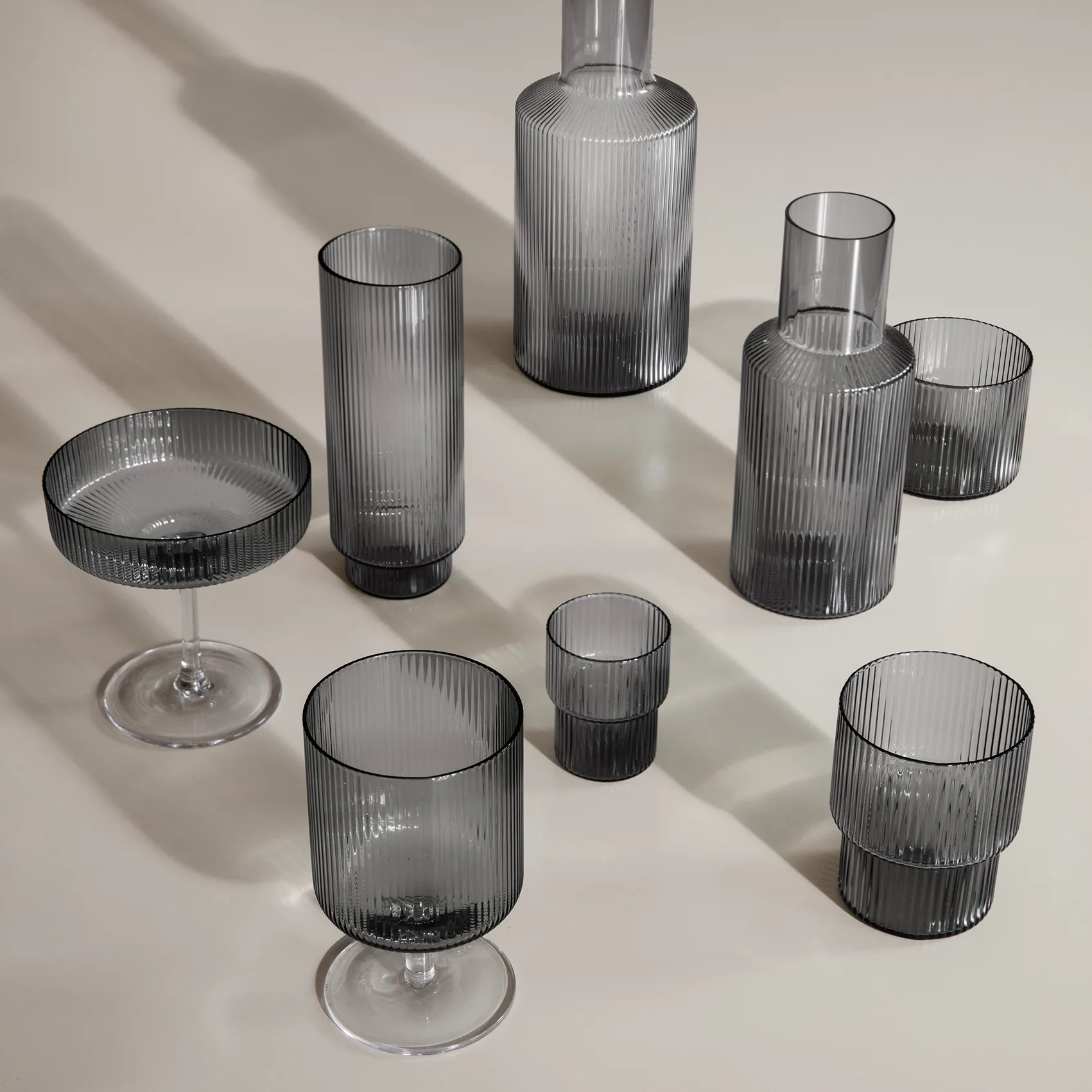 Bicchiere da long drink Ripple confezione da 4, smoked grey Ferm Living