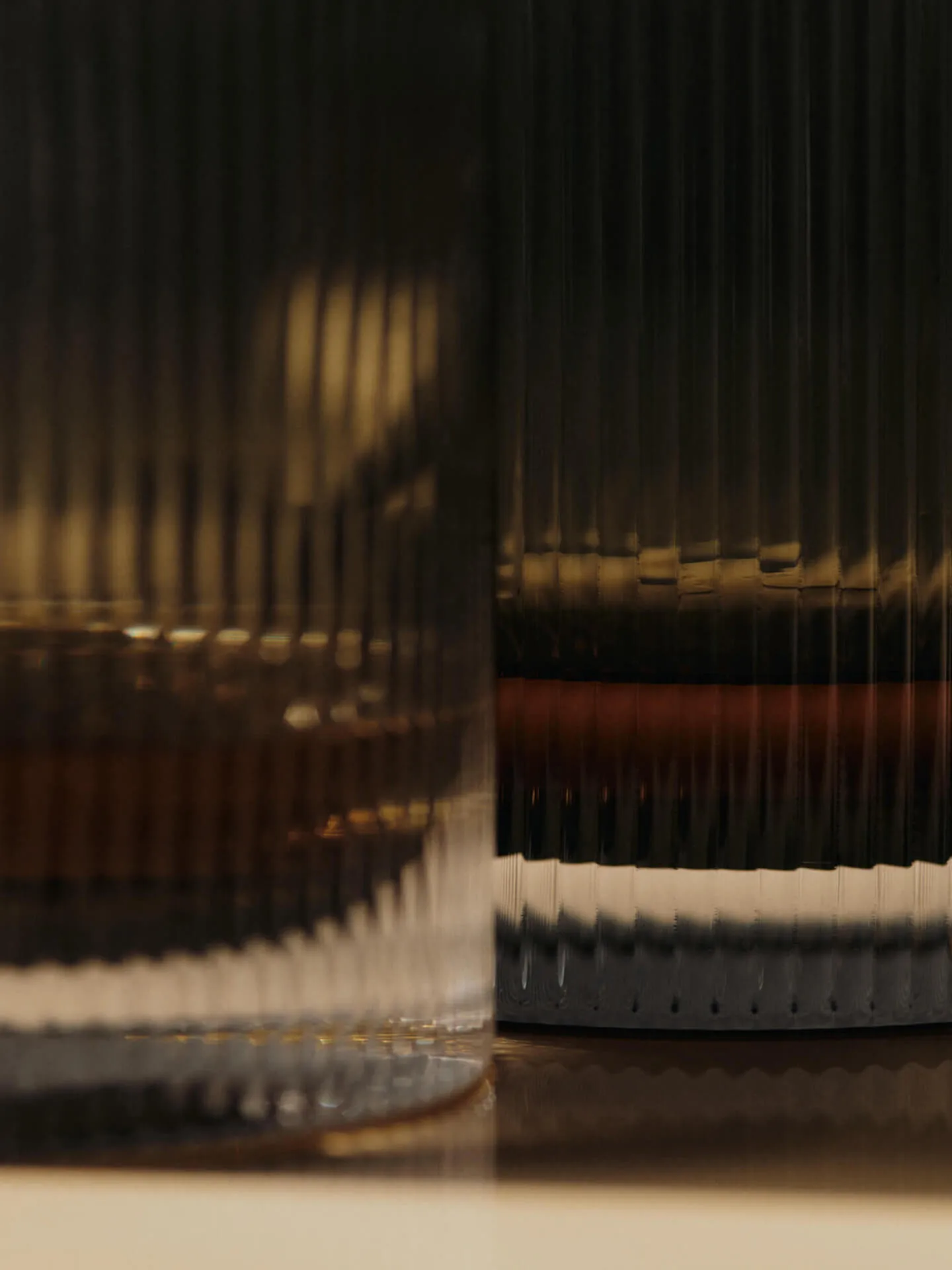 Bicchieri tumbler Ripple 25 cl confezione da 2, Smoked Grey Ferm Living