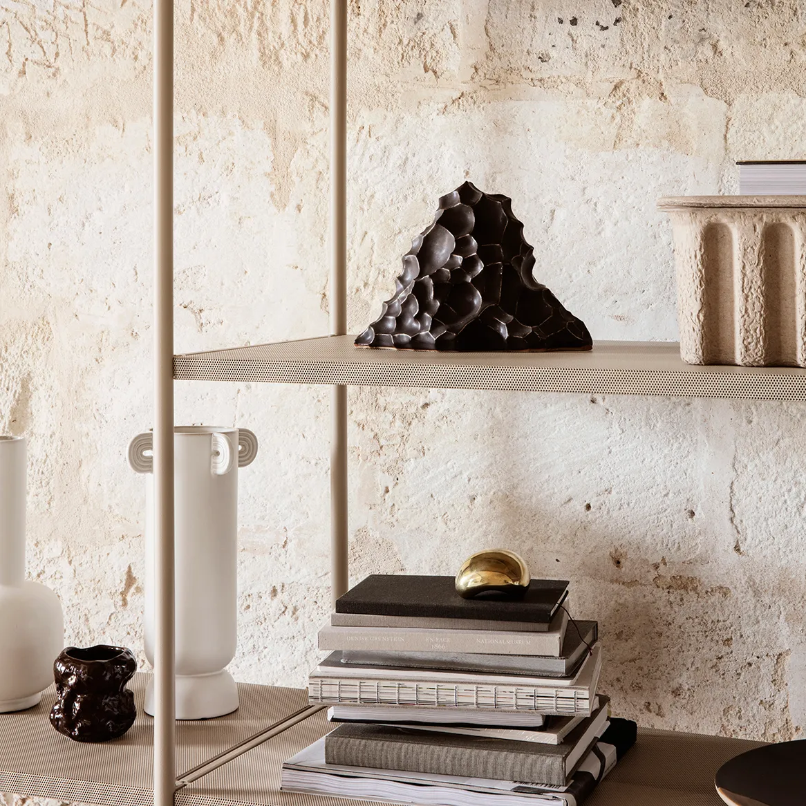 Candela profumata Tuck, rosso-marrone Ferm Living