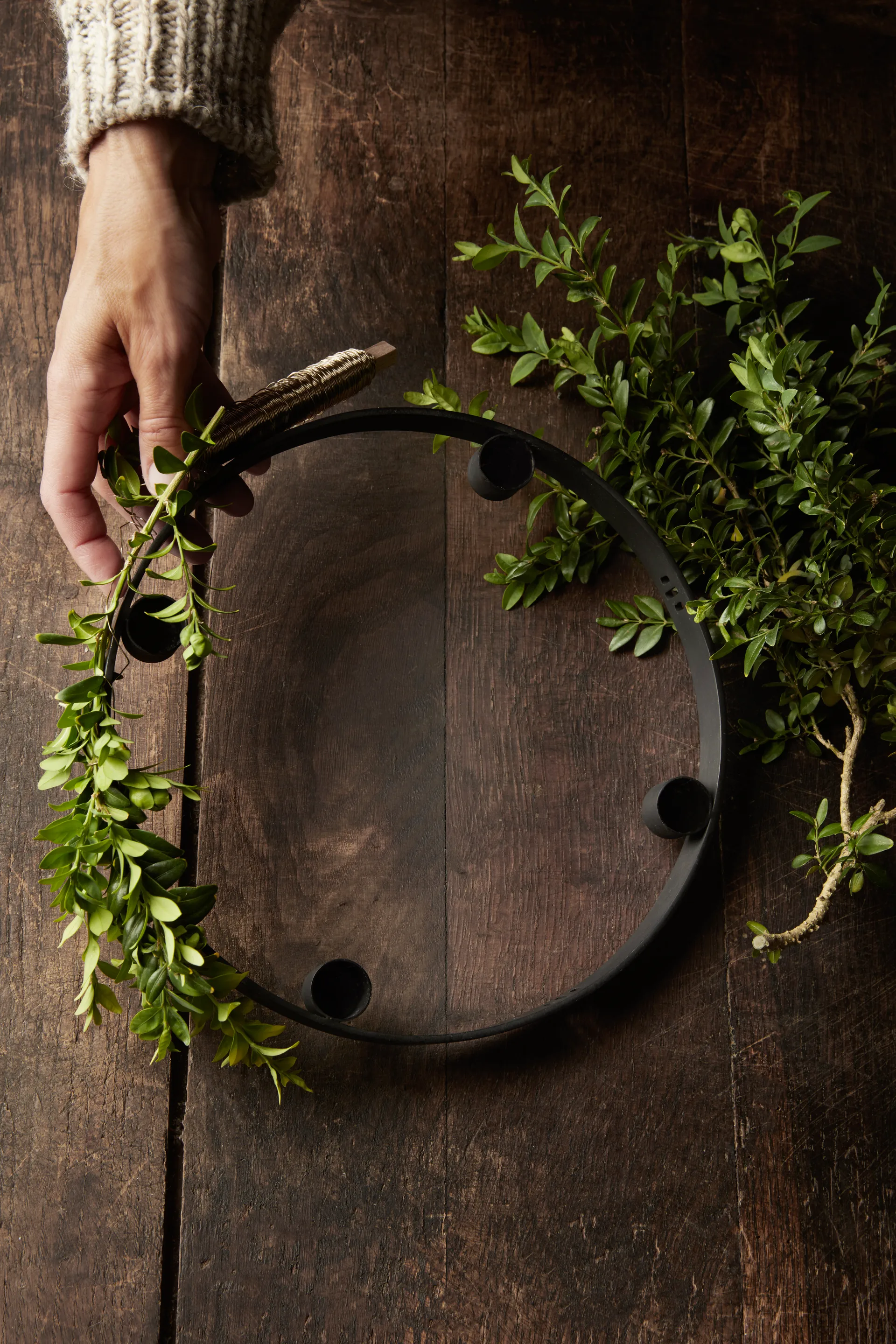 Candeliere Circle in ottone nero, grande (incl. sospensione) Ferm Living