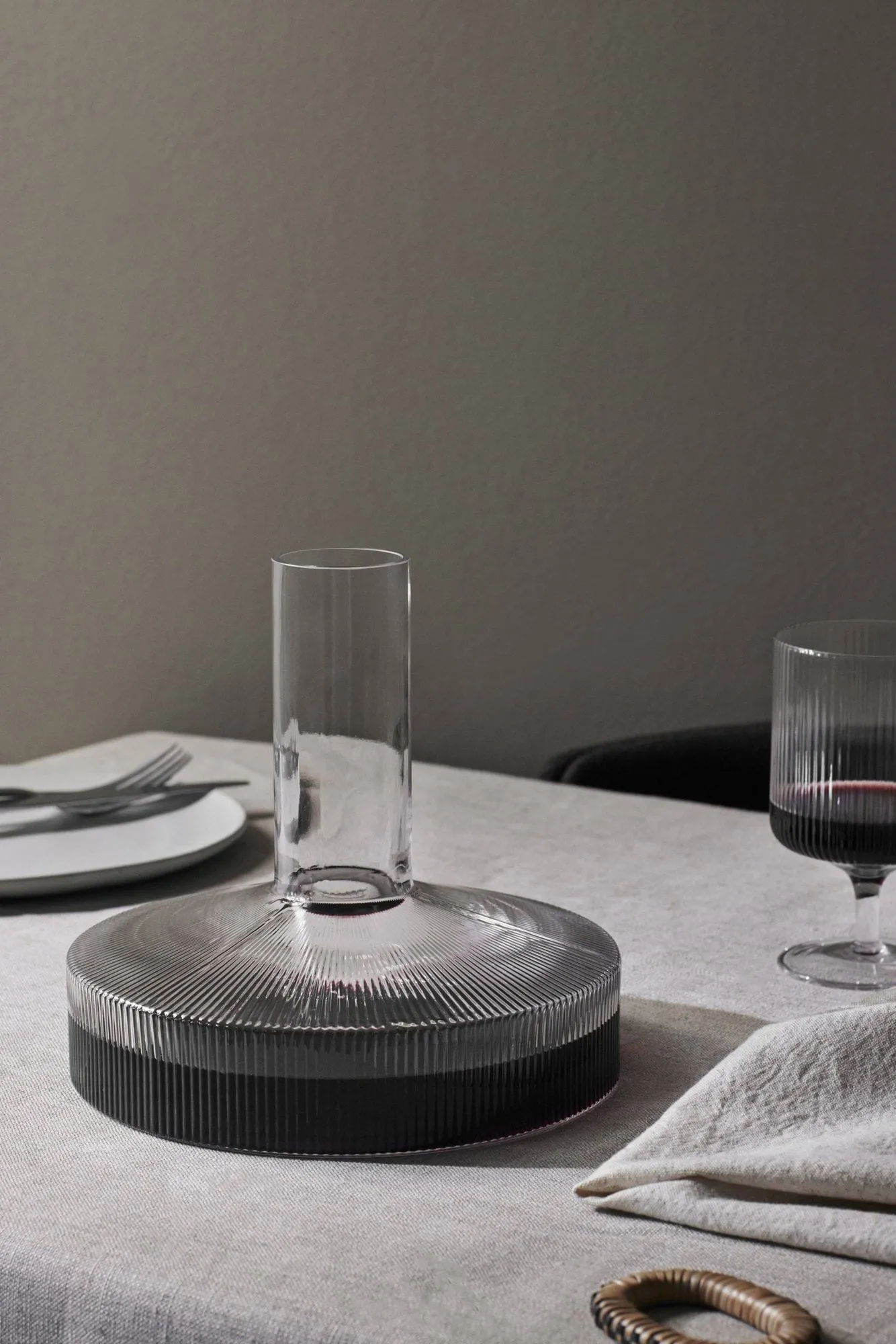 Caraffa e bicchiere Ripple 17 pezzi - Chiaro Ferm Living