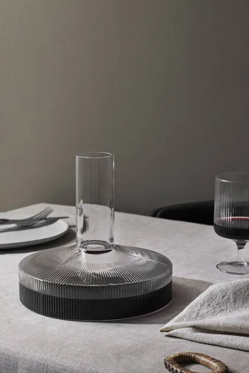 Caraffa e bicchiere Ripple 17 pezzi - Chiaro - Ferm Living