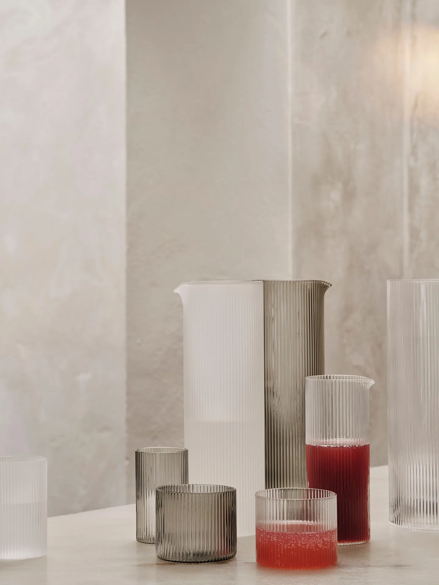 Caraffa Ripple 1,12 L, Smoked grey Ferm Living