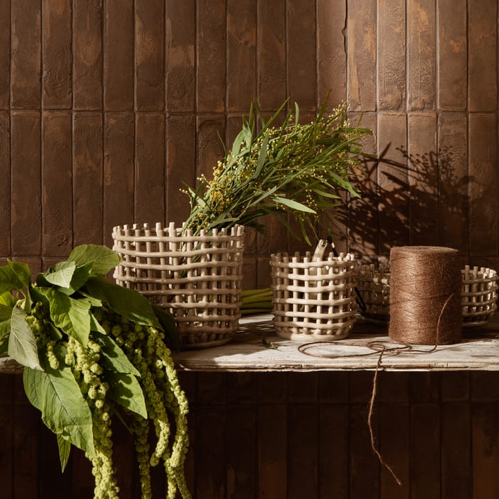 Cestino intrecciato in ceramica Ø 16 cm, cashmere Ferm Living
