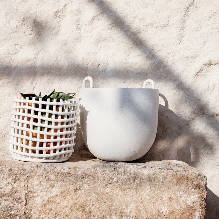 Cestino intrecciato in ceramica Ø 23,5 cm, bianco sporco Ferm Living