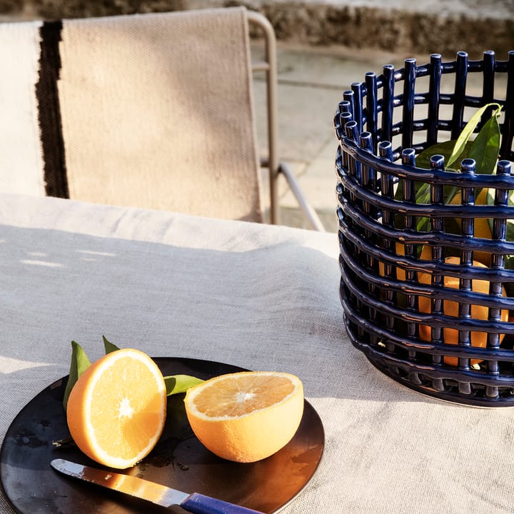 Cestino intrecciato in ceramica Ø 23,5 cm, blu Ferm Living