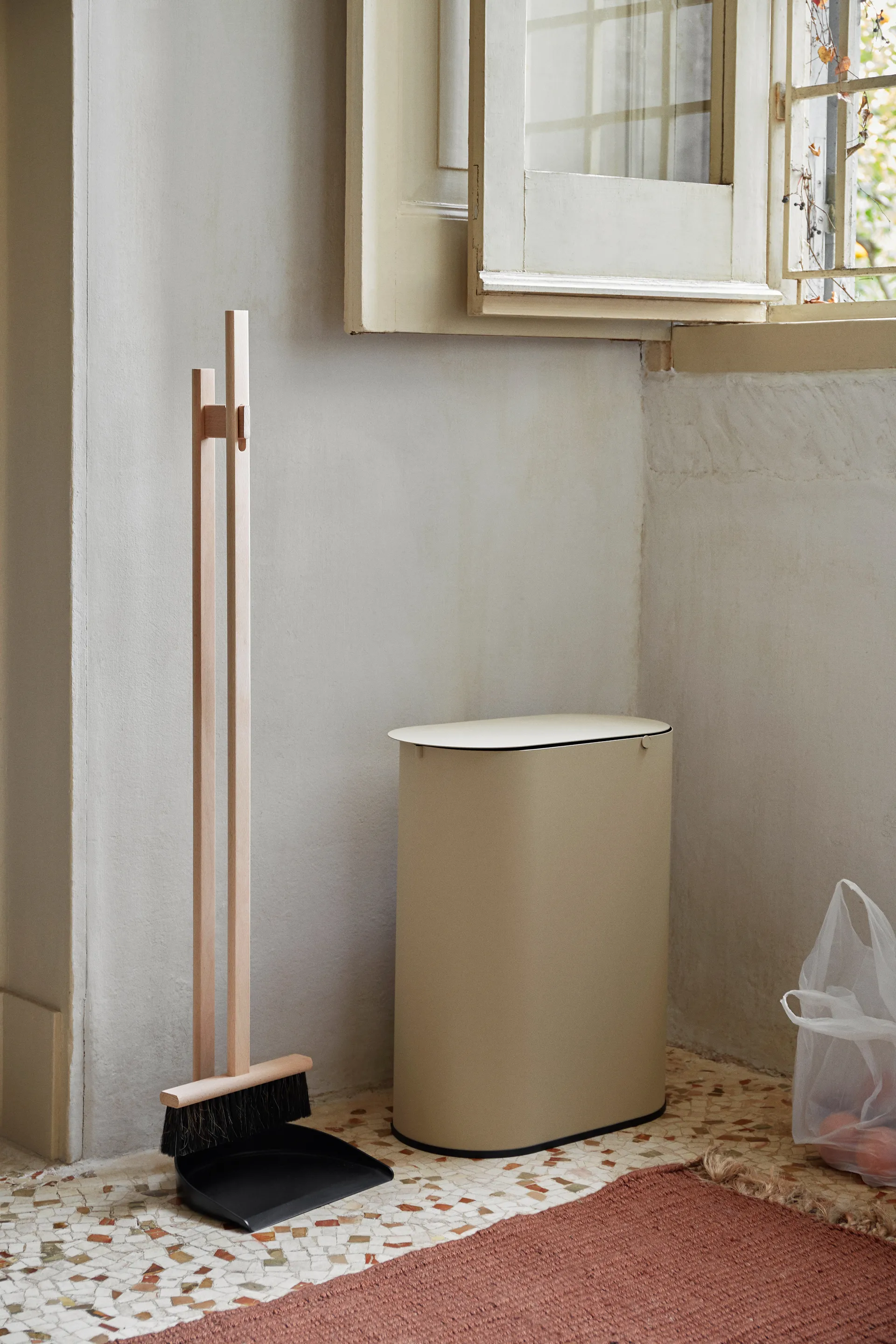 Cestino per la pattumiera Enkel medium, Cashmere Ferm Living