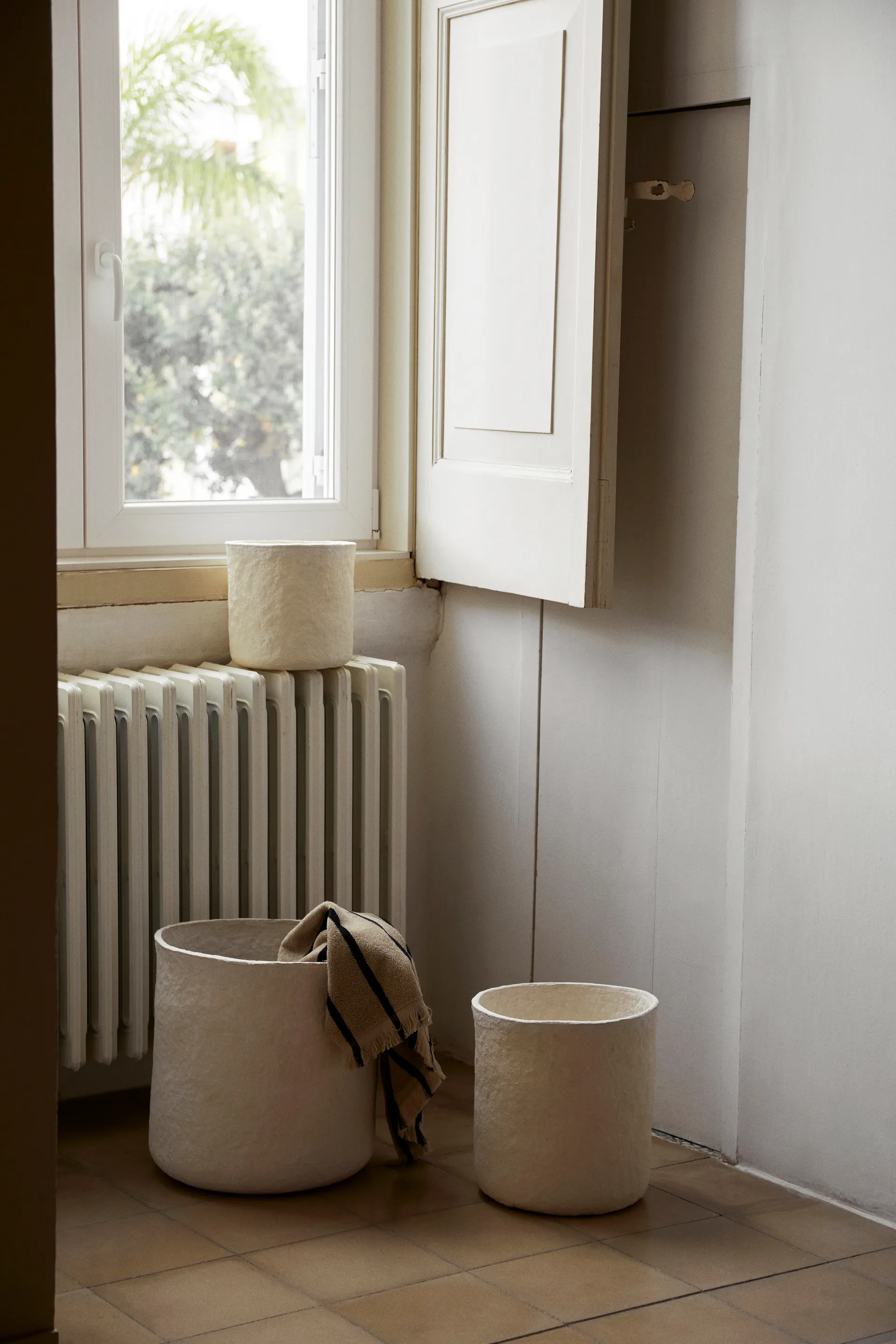 Cestino portaoggetti Vary, set da 3 pezzi, Bianco Ferm Living