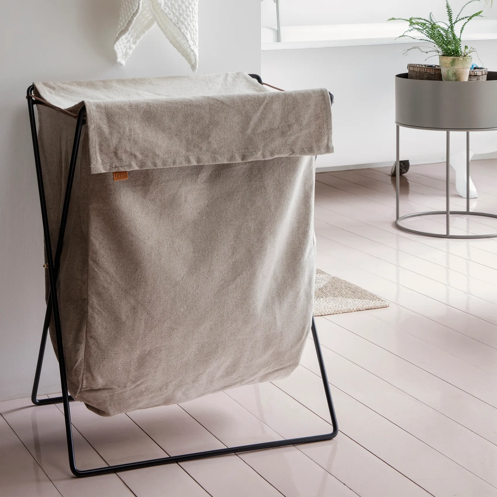 Cesto per biancheria Herman, Nero Ferm Living