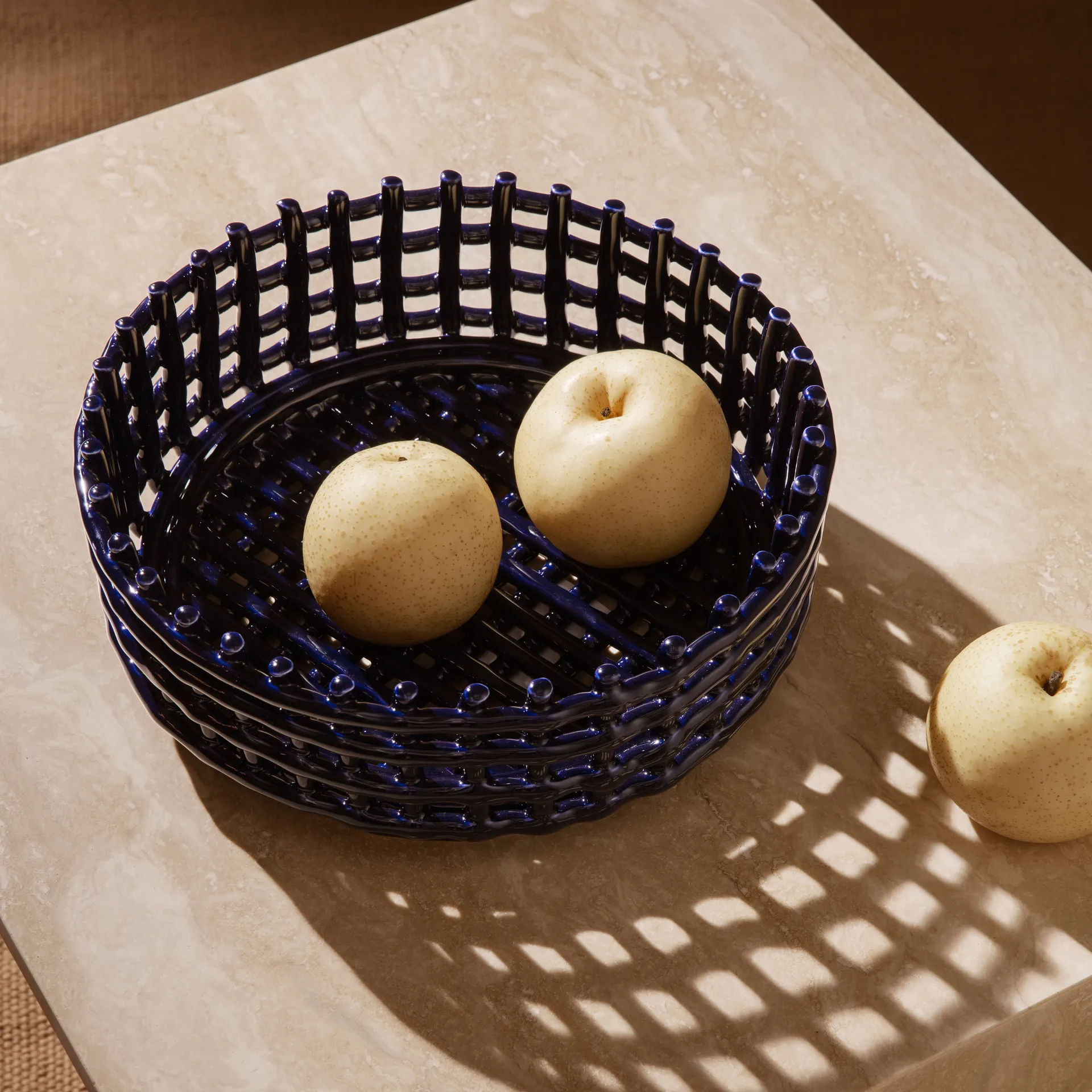 Ciotola intrecciata in ceramica, blu Ferm Living