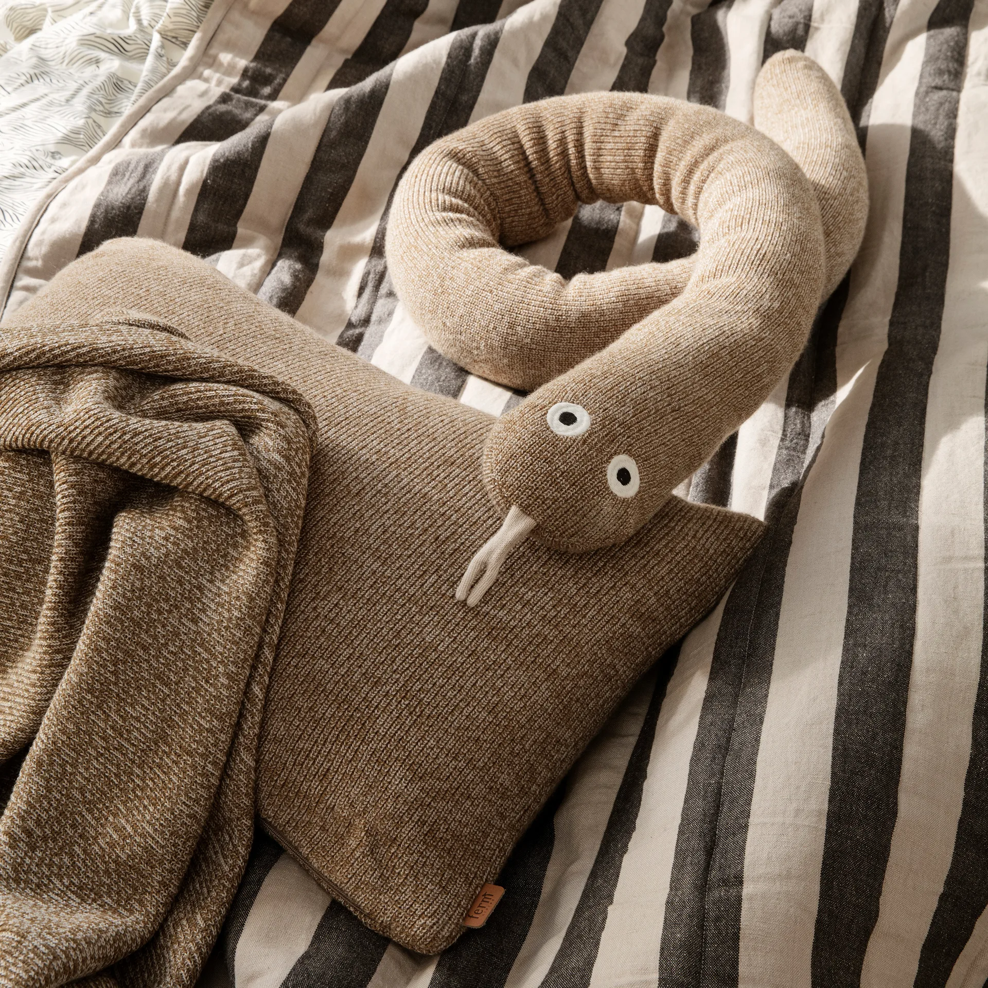 Coperta Grand 120x170 cm, Sand-black Ferm Living