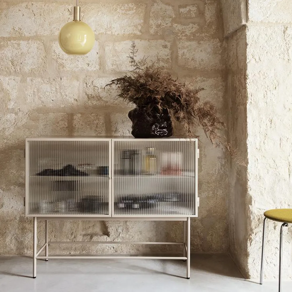 Credenza Haze, Cashmere, vetro ondulato Ferm Living