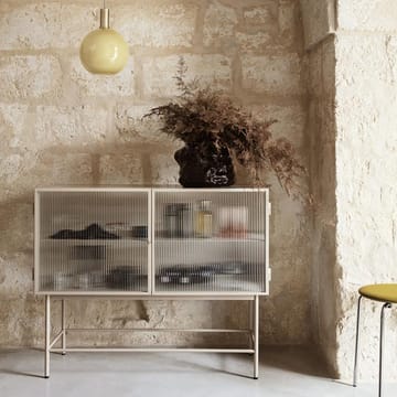 Credenza Haze - Cashmere, vetro ondulato - ferm LIVING